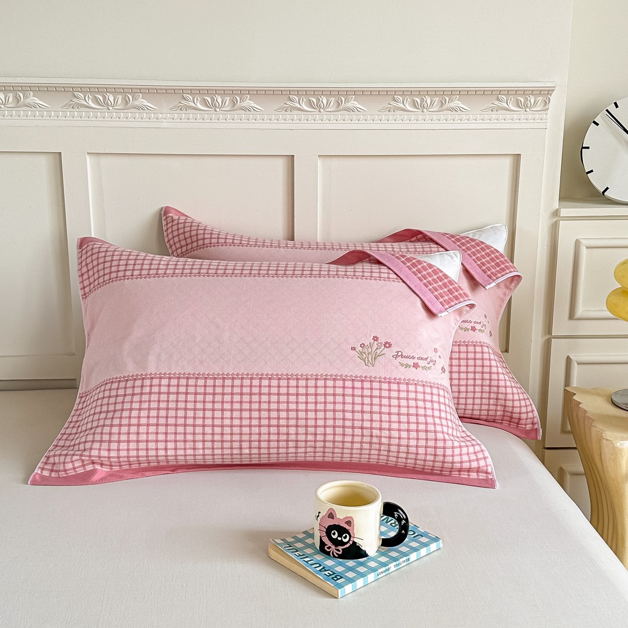 91家纺网 家纺一手货源 找家纺 沐瑟家纺 2025新款馨梦枕巾 花格-粉 52x75cm枕巾一对