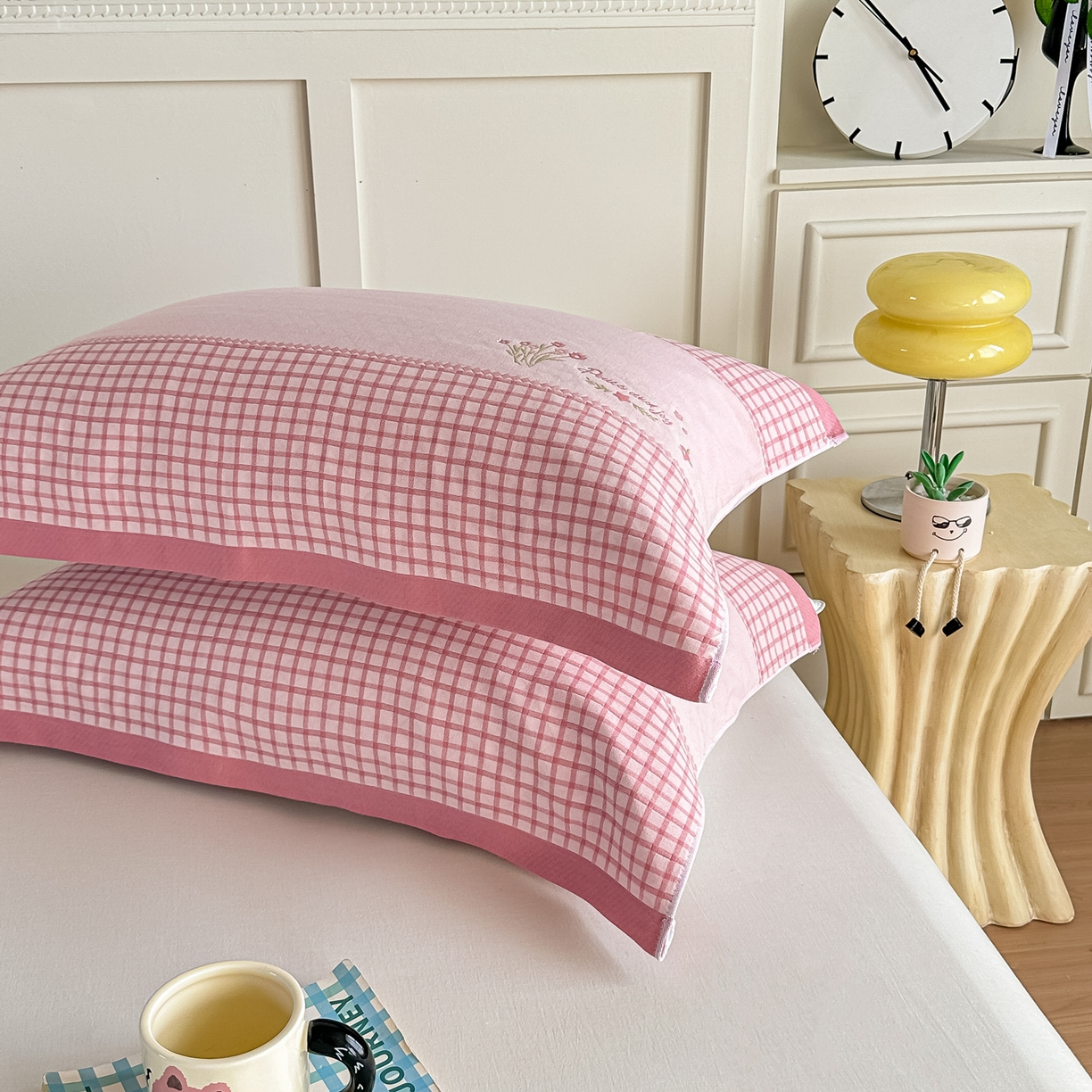 91家纺网 家纺一手货源 找家纺 沐瑟家纺 2025新款馨梦枕巾 花格-粉 52x75cm枕巾一对