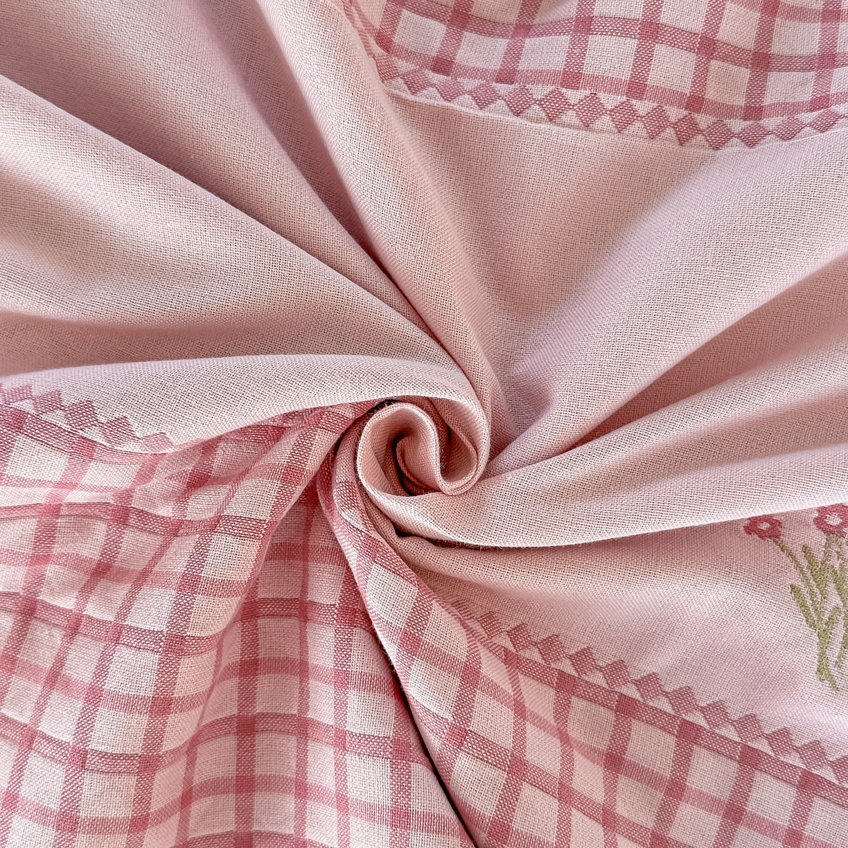 91家纺网 家纺一手货源 找家纺 沐瑟家纺 2025新款馨梦枕巾 花格-粉 52x75cm枕巾一对