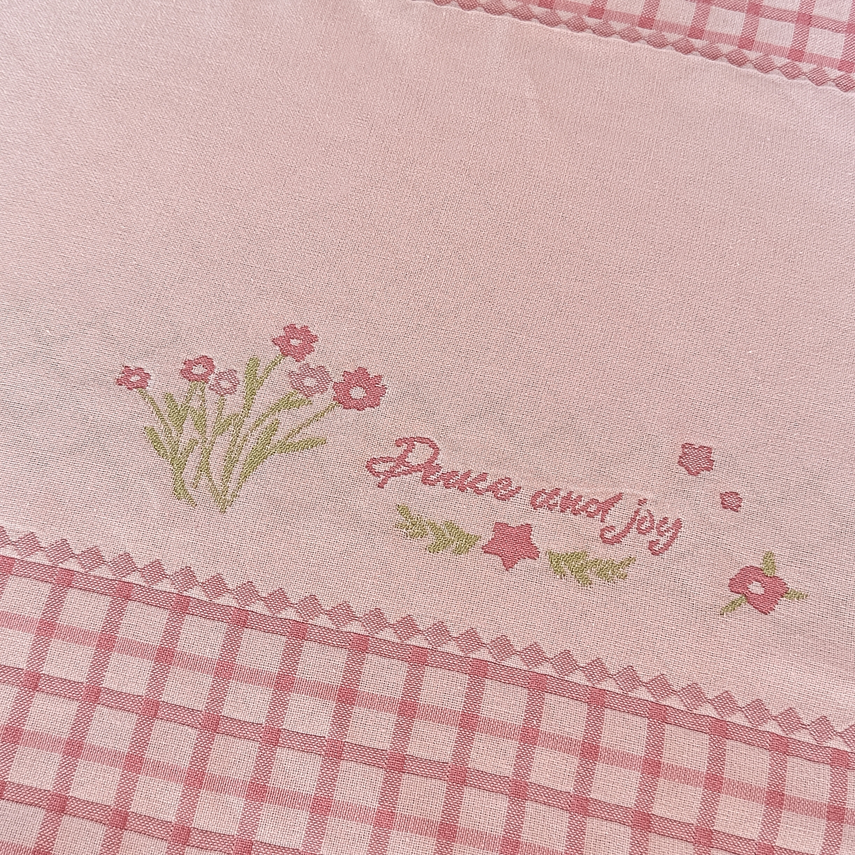 91家纺网 家纺一手货源 找家纺 沐瑟家纺 2025新款馨梦枕巾 花格-粉 52x75cm枕巾一对