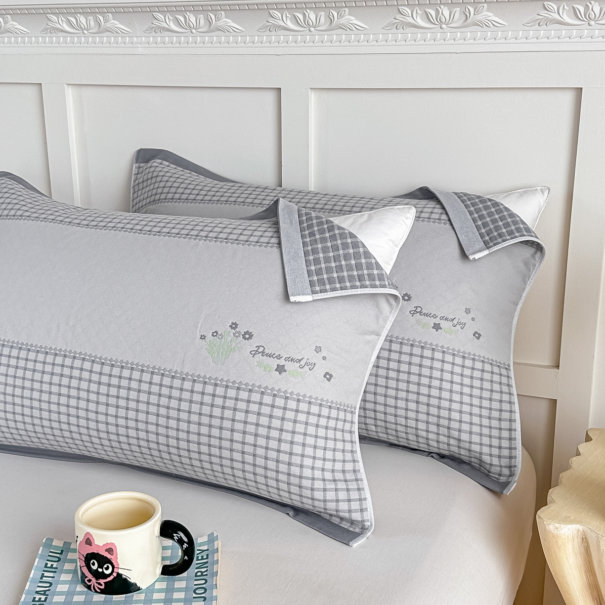 91家纺网 家纺一手货源 找家纺 沐瑟家纺 2025新款馨梦枕巾 花格-灰 52x75cm枕巾一对