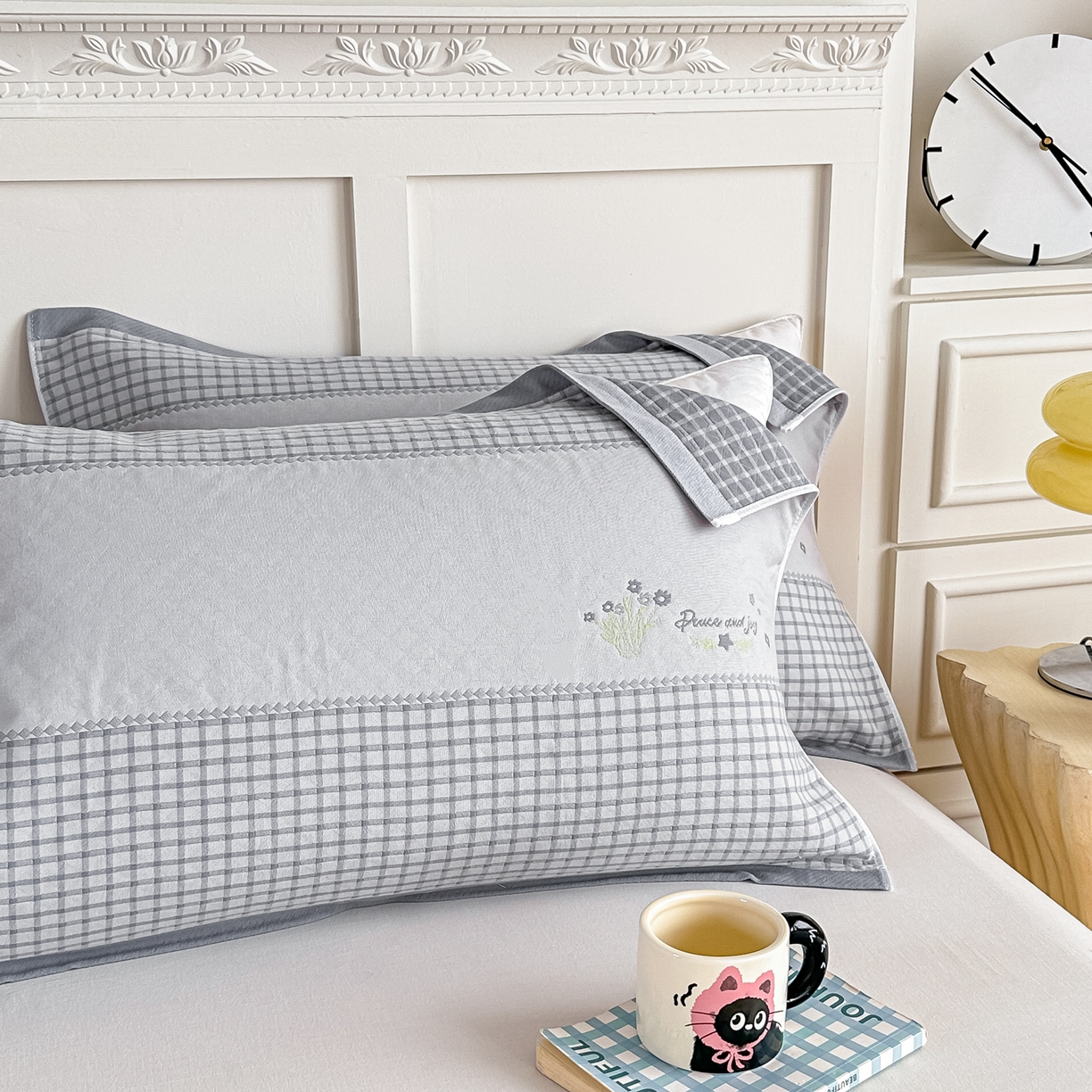 91家纺网 家纺一手货源 找家纺 沐瑟家纺 2025新款馨梦枕巾 花格-灰 52x75cm枕巾一对