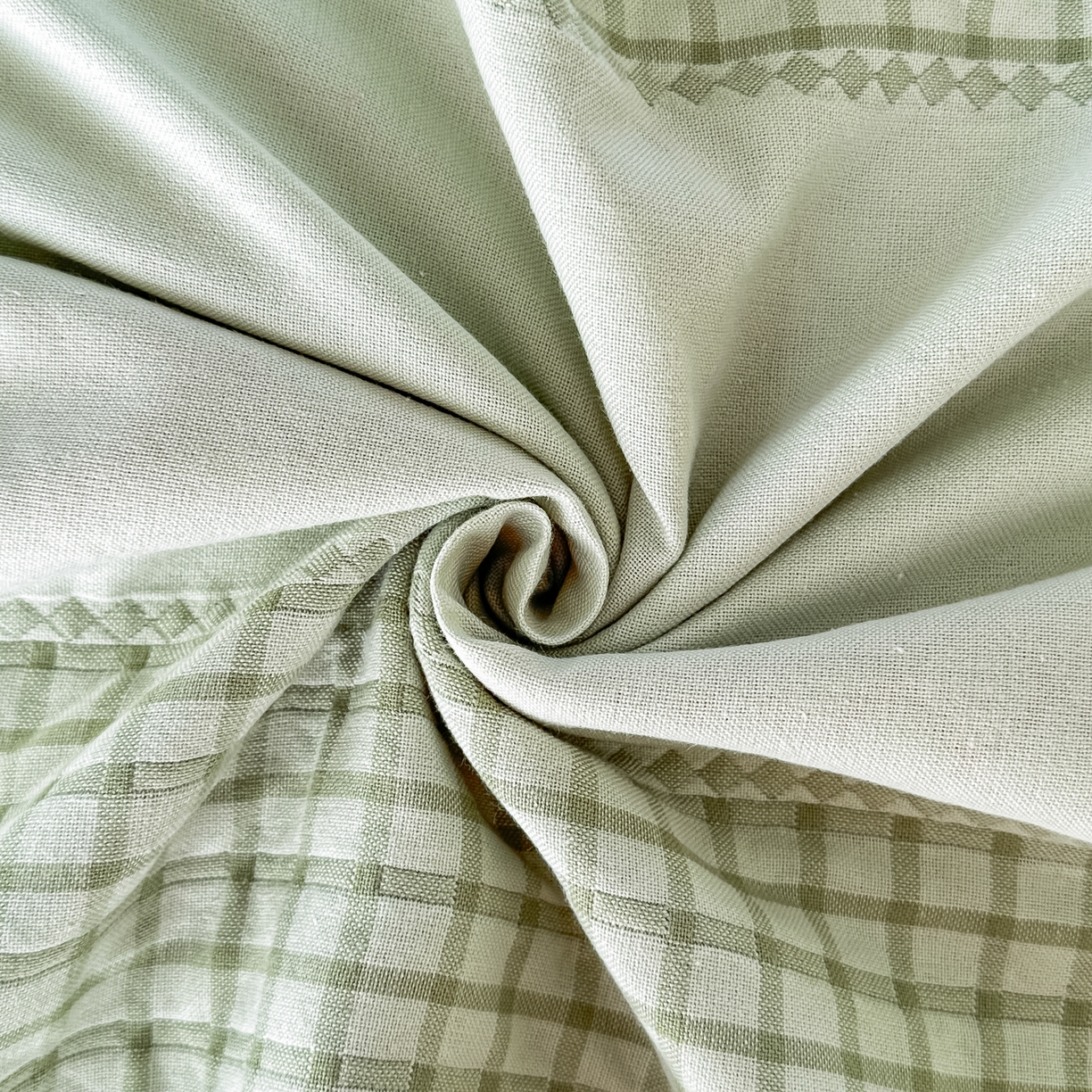 91家纺网 家纺一手货源 找家纺 沐瑟家纺 2025新款馨梦枕巾 花格-绿 52x75cm枕巾一对