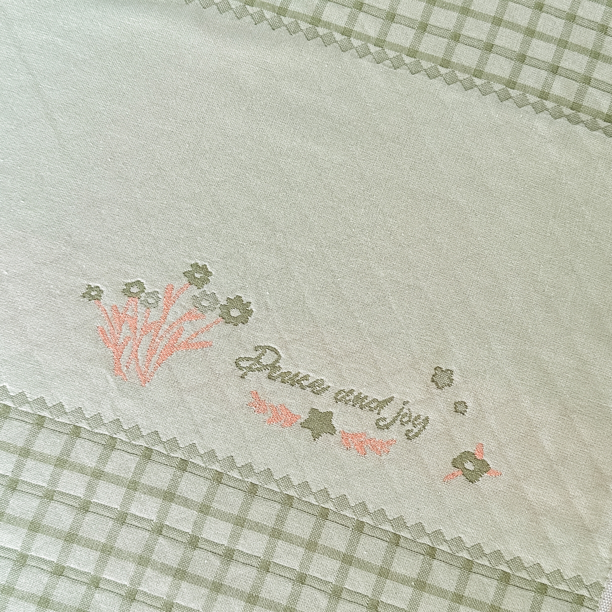 91家纺网 家纺一手货源 找家纺 沐瑟家纺 2025新款馨梦枕巾 花格-绿 52x75cm枕巾一对