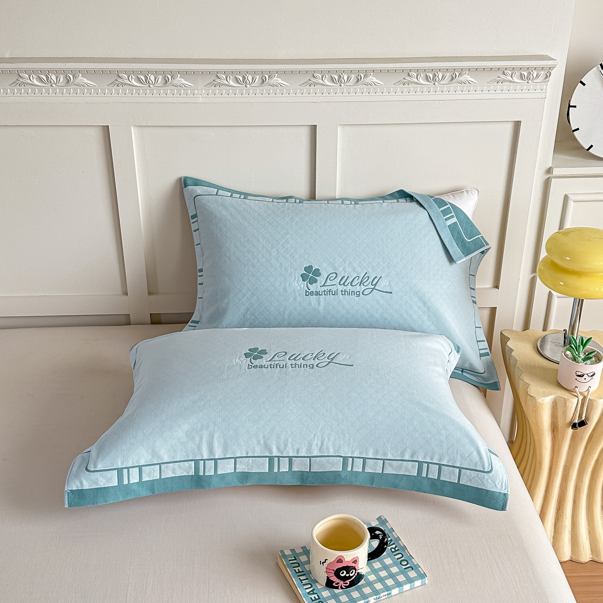 91家纺网 家纺一手货源 找家纺 沐瑟家纺 2025新款馨梦枕巾 四叶草-湖蓝 52x75cm枕巾一对