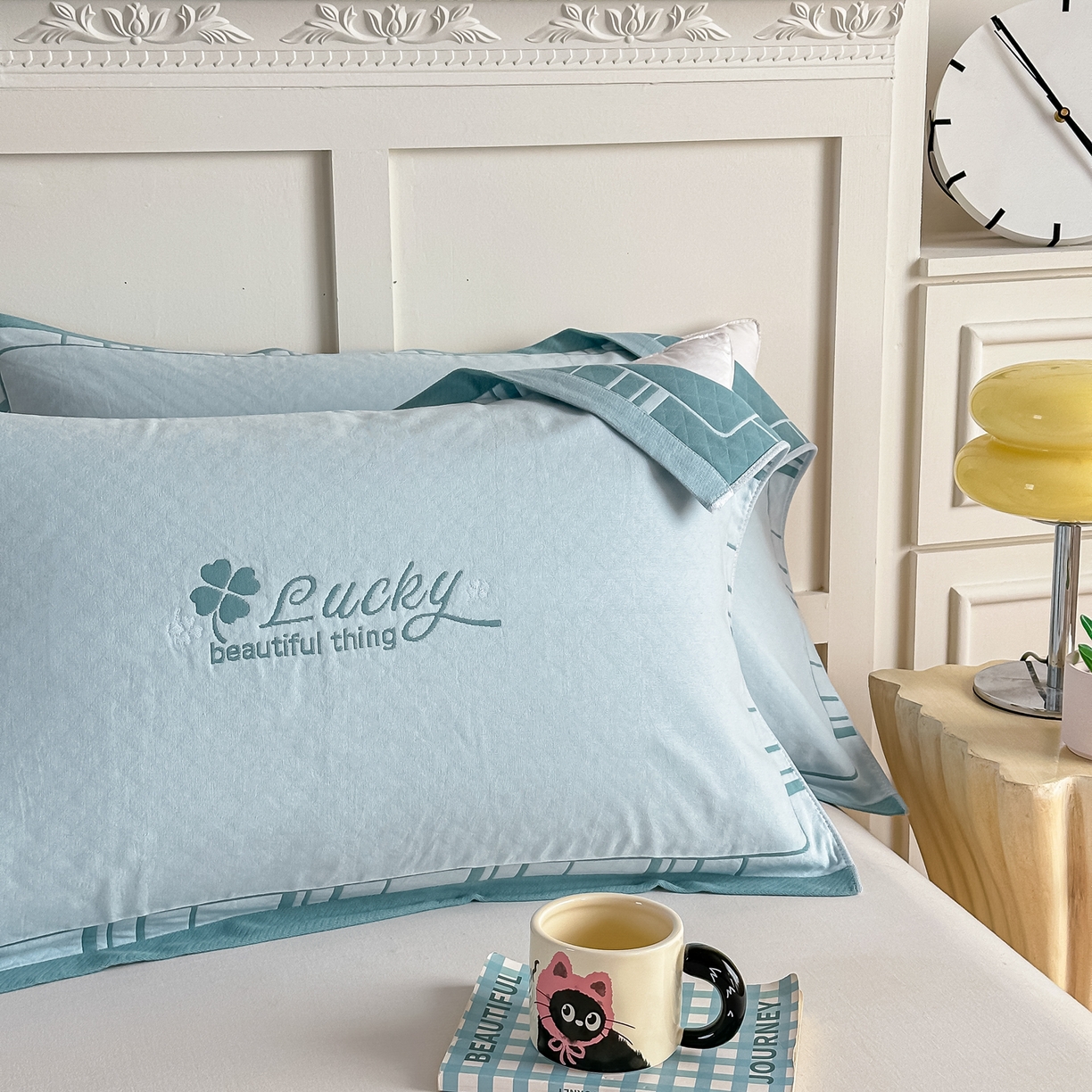 91家纺网 家纺一手货源 找家纺 沐瑟家纺 2025新款馨梦枕巾 四叶草-湖蓝 52x75cm枕巾一对