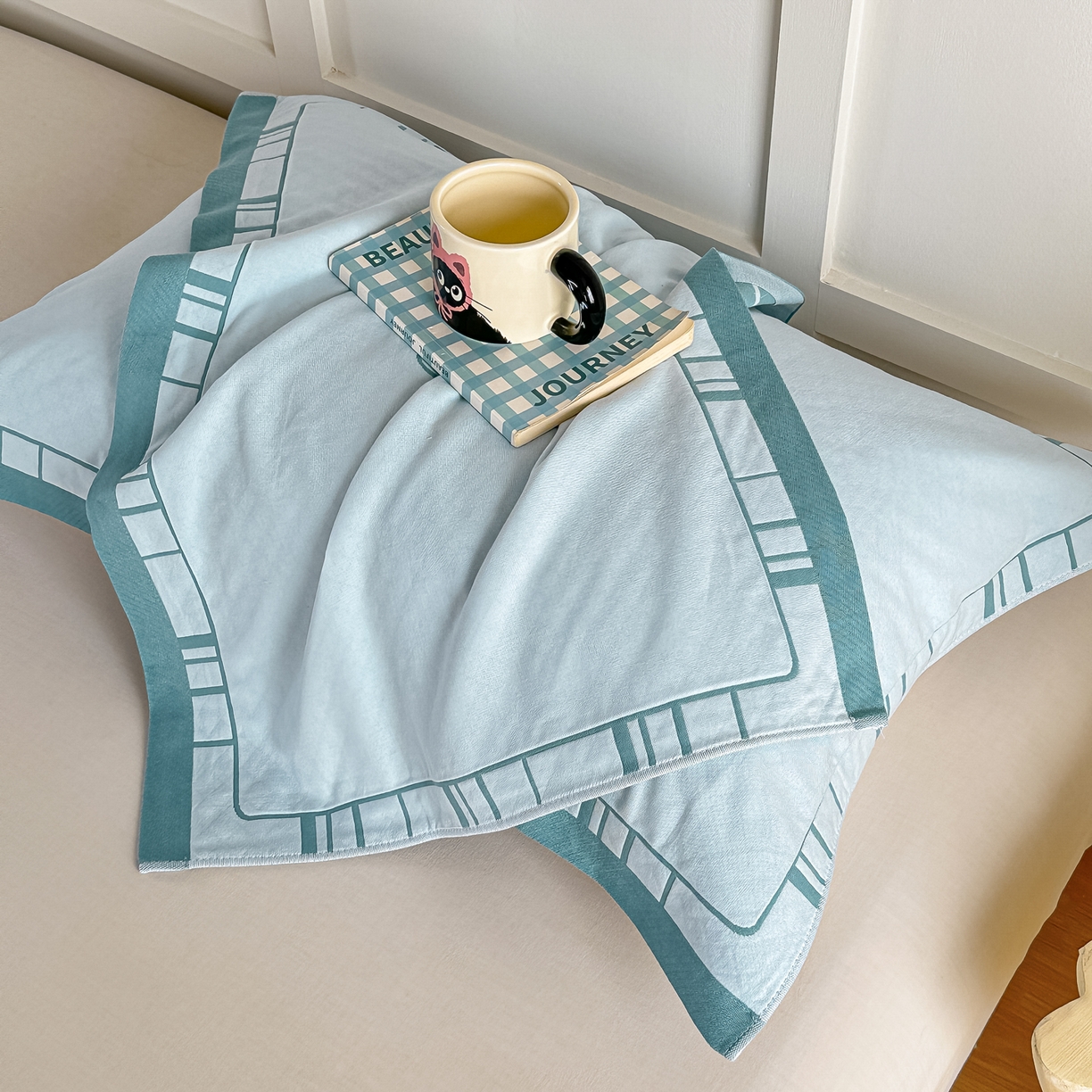 91家纺网 家纺一手货源 找家纺 沐瑟家纺 2025新款馨梦枕巾 四叶草-湖蓝 52x75cm枕巾一对