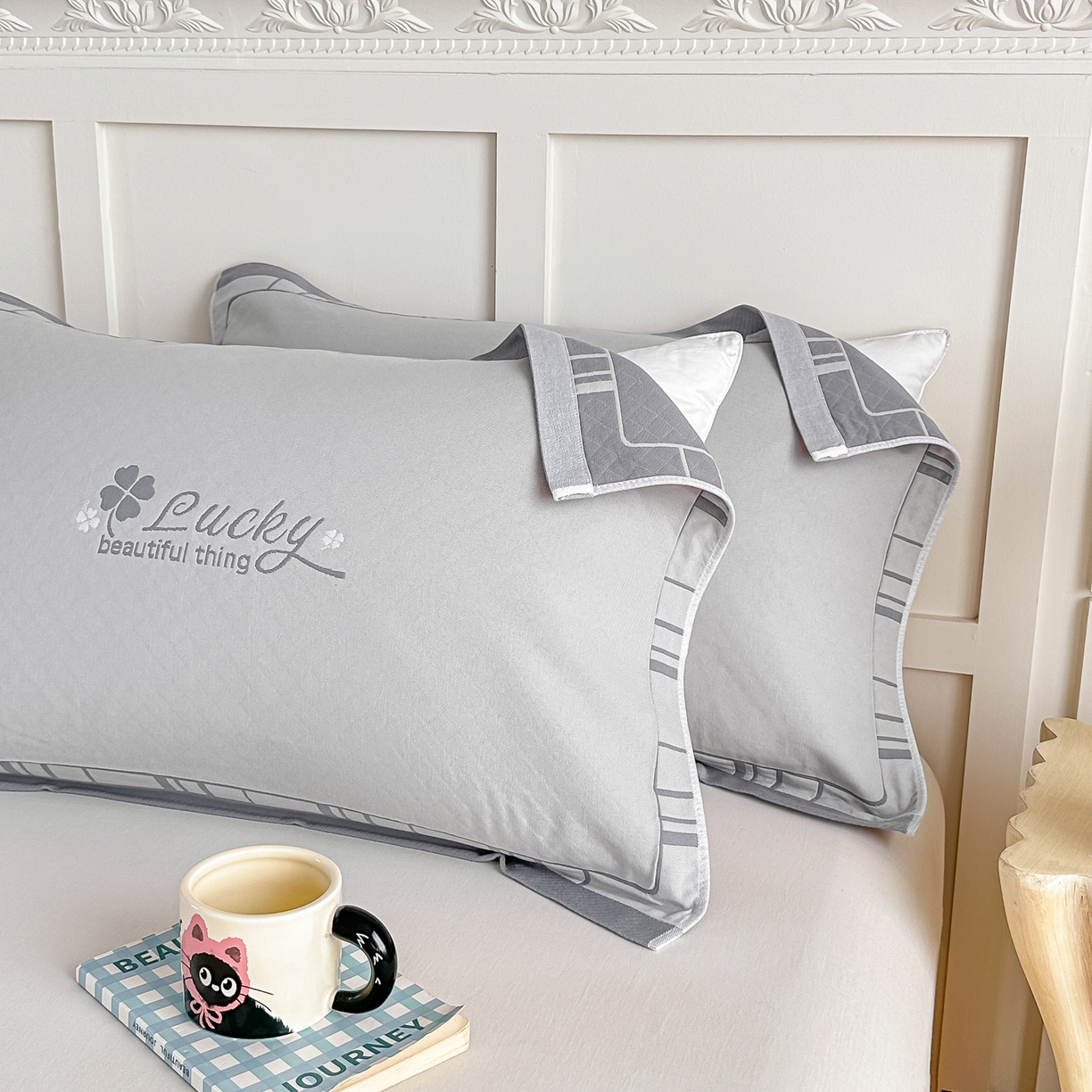 91家纺网 家纺一手货源 找家纺 沐瑟家纺 2025新款馨梦枕巾 四叶草-灰 52x75cm枕巾一对