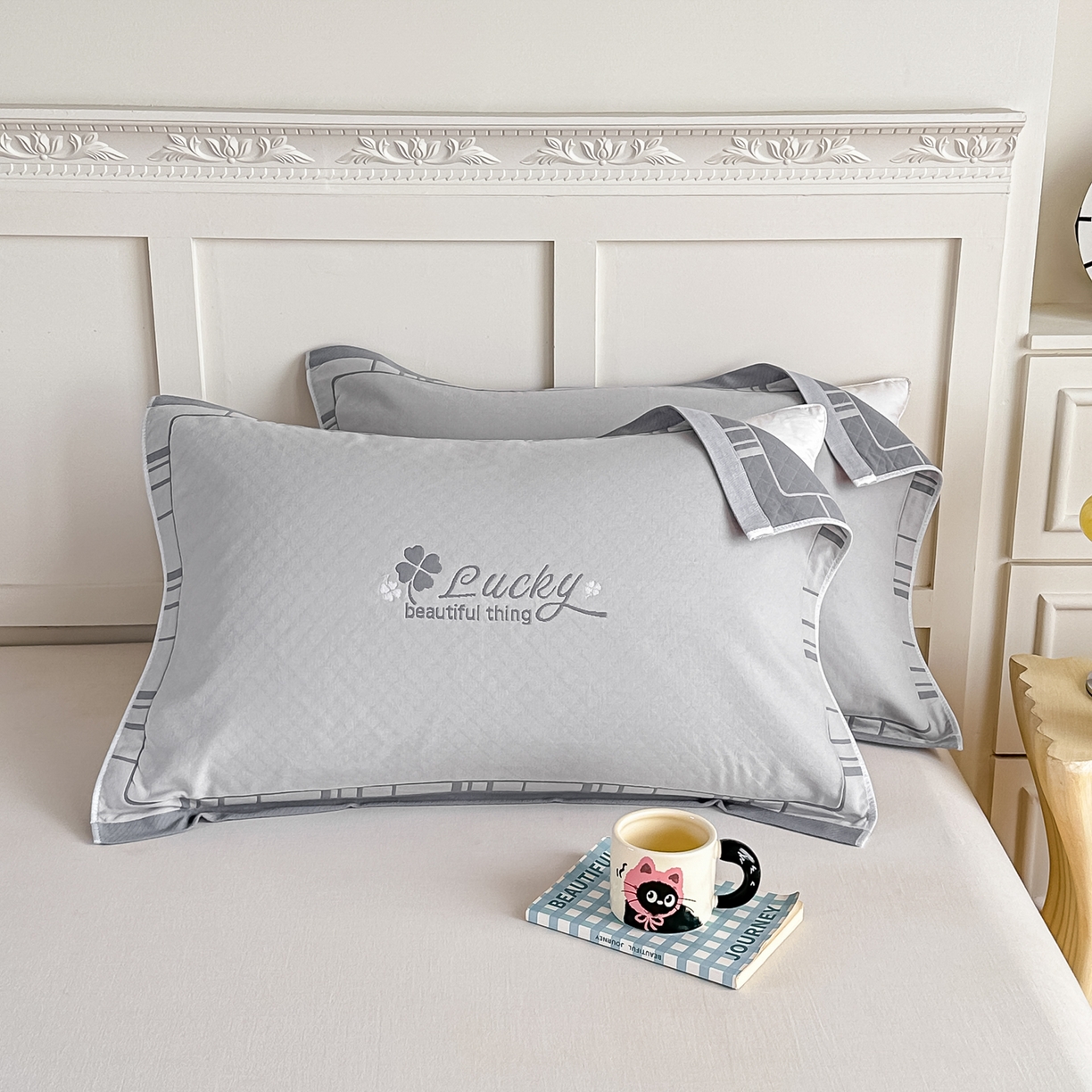 91家纺网 家纺一手货源 找家纺 沐瑟家纺 2025新款馨梦枕巾 四叶草-灰 52x75cm枕巾一对