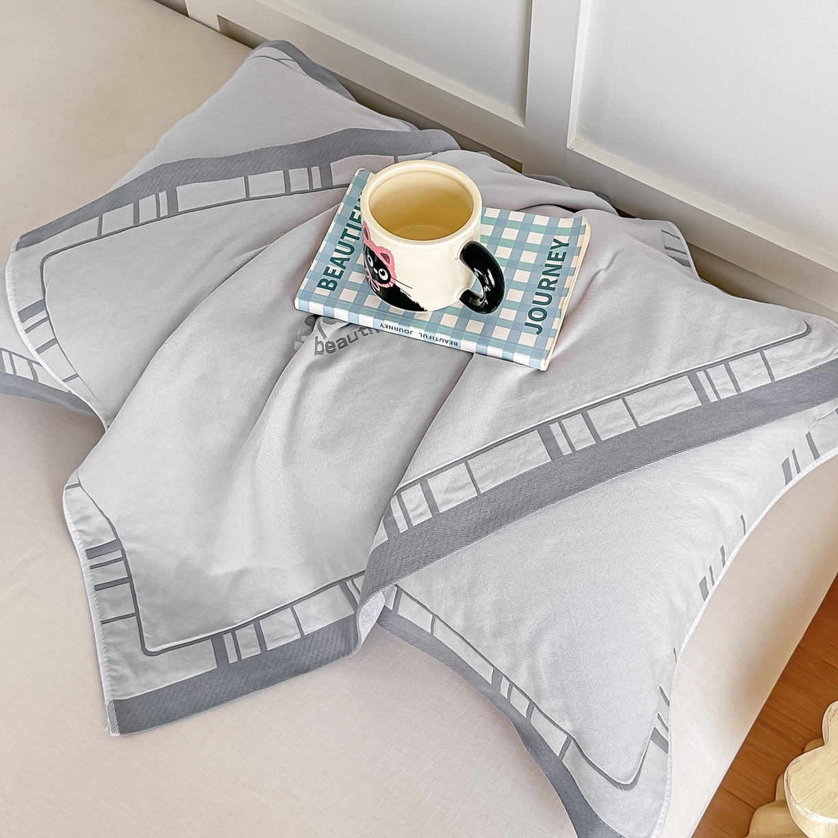 91家纺网 家纺一手货源 找家纺 沐瑟家纺 2025新款馨梦枕巾 四叶草-灰 52x75cm枕巾一对