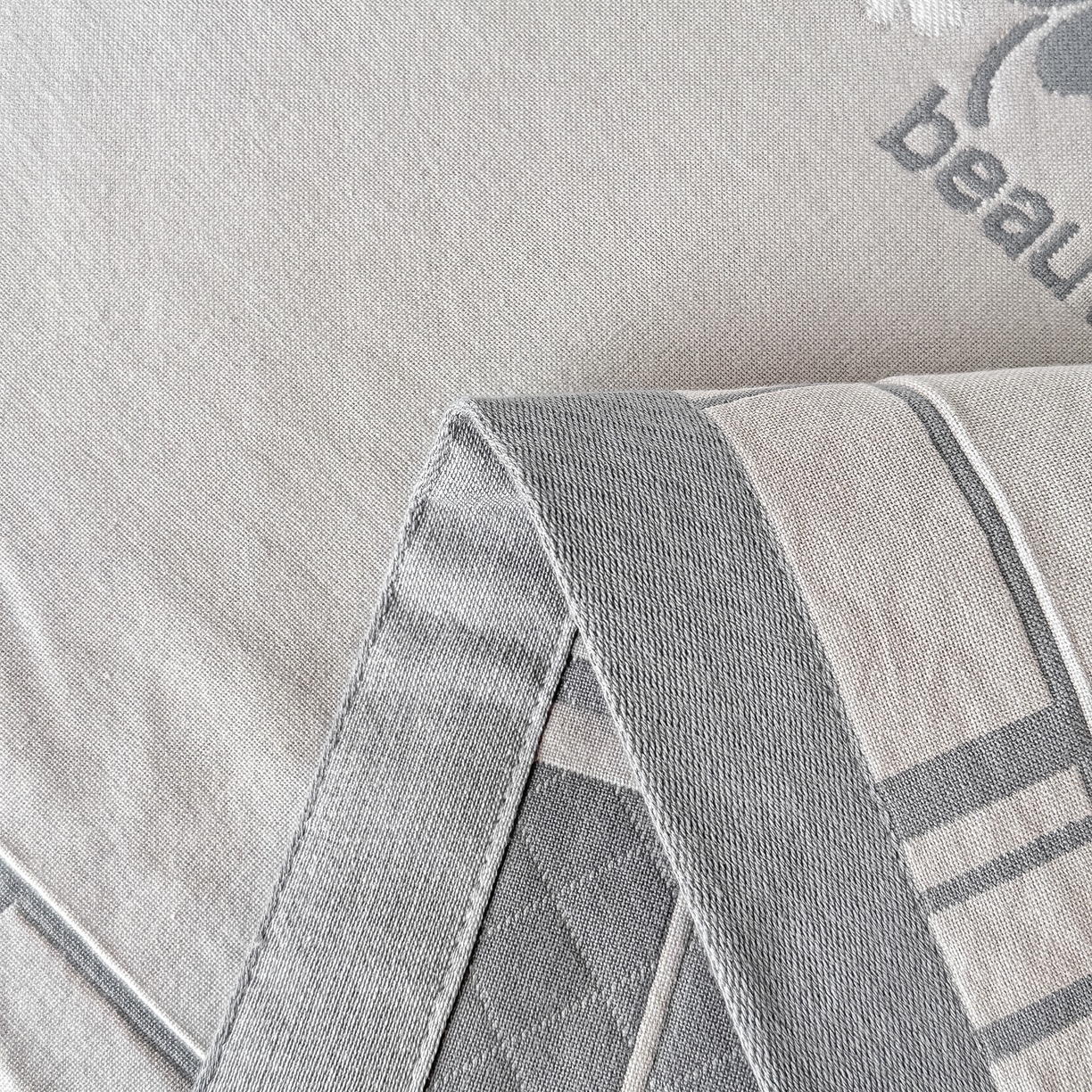 91家纺网 家纺一手货源 找家纺 沐瑟家纺 2025新款馨梦枕巾 四叶草-灰 52x75cm枕巾一对