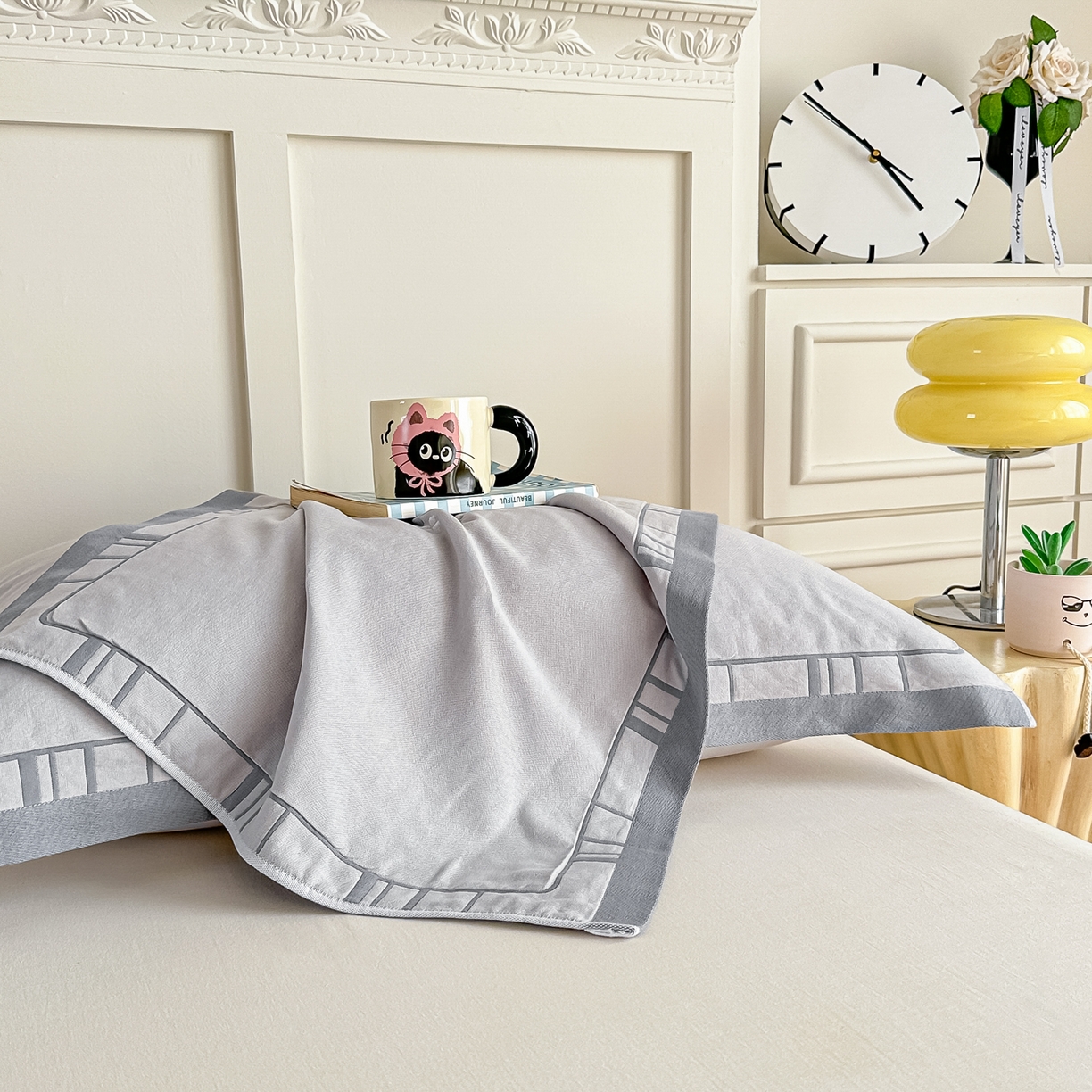 91家纺网 家纺一手货源 找家纺 沐瑟家纺 2025新款馨梦枕巾 四叶草-灰 52x75cm枕巾一对