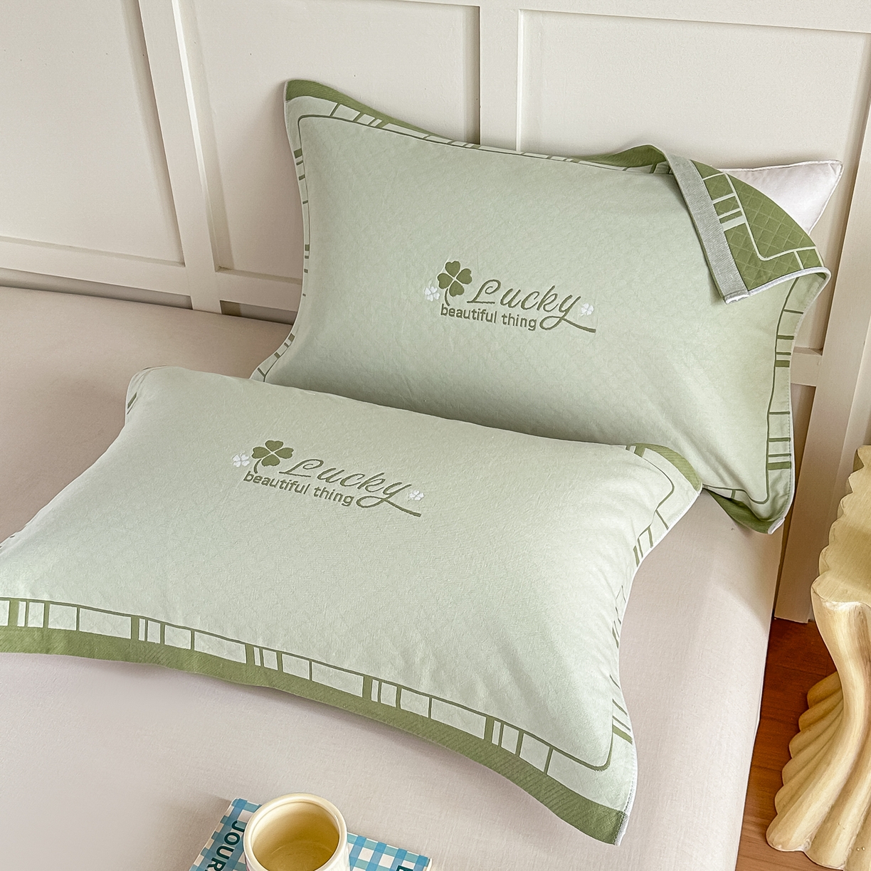 91家纺网 家纺一手货源 找家纺 沐瑟家纺 2025新款馨梦枕巾 四叶草-绿 52x75cm枕巾一对