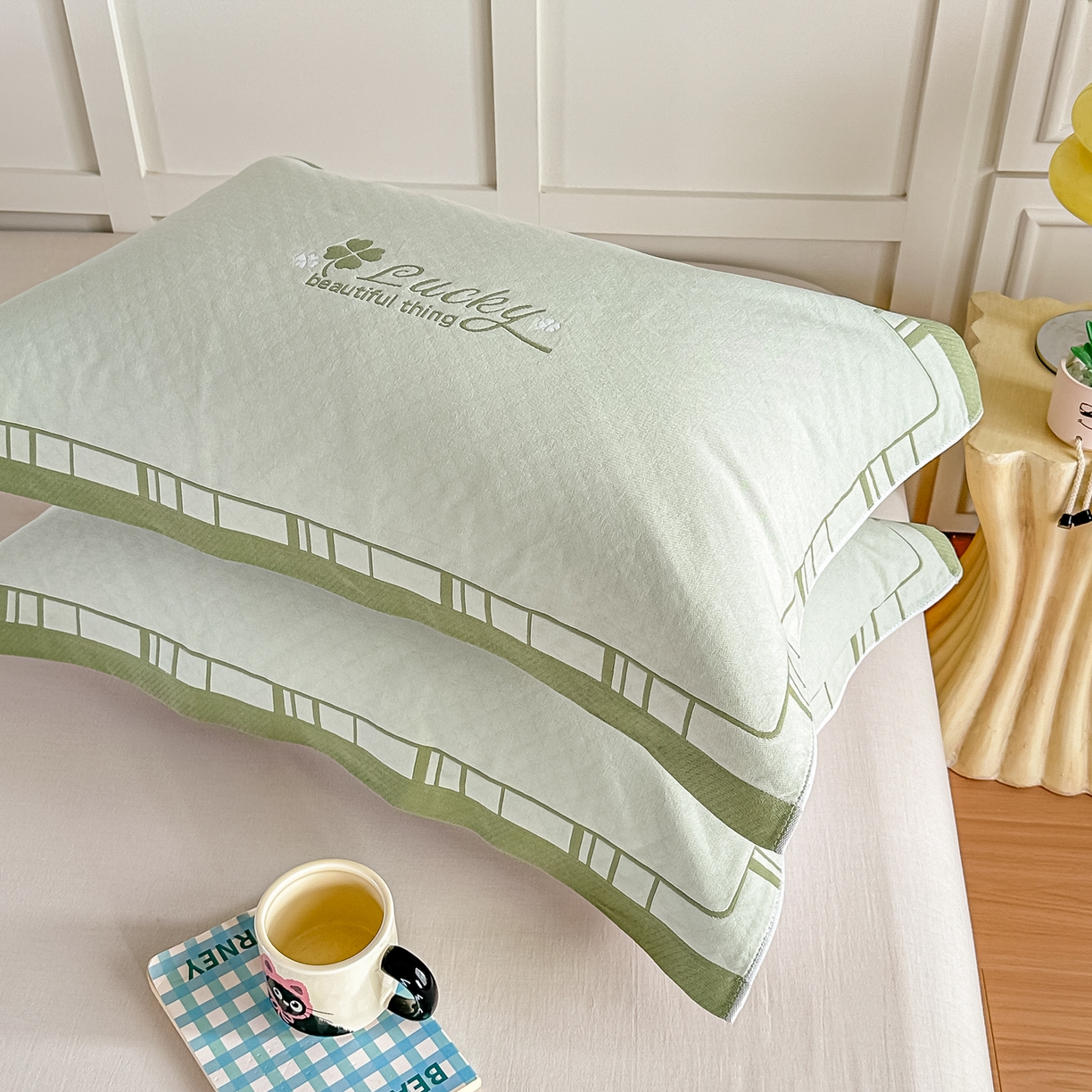 91家纺网 家纺一手货源 找家纺 沐瑟家纺 2025新款馨梦枕巾 四叶草-绿 52x75cm枕巾一对