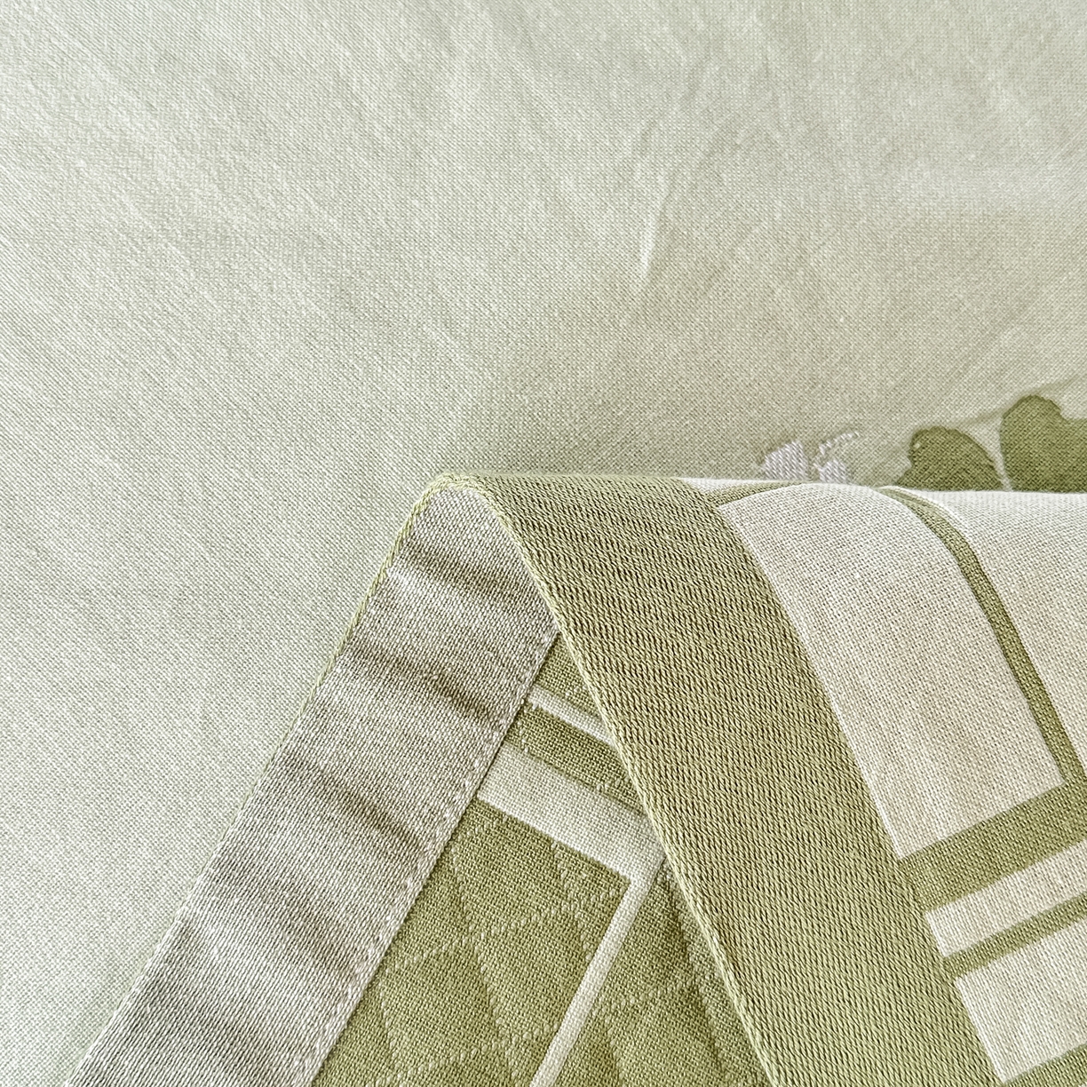 91家纺网 家纺一手货源 找家纺 沐瑟家纺 2025新款馨梦枕巾 四叶草-绿 52x75cm枕巾一对