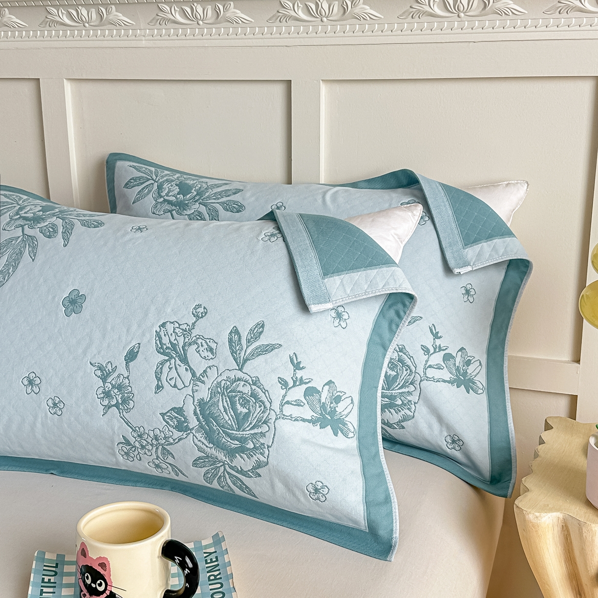 91家纺网 家纺一手货源 找家纺 沐瑟家纺 2025新款馨梦枕巾 线条花-湖蓝 52x75cm枕巾一对