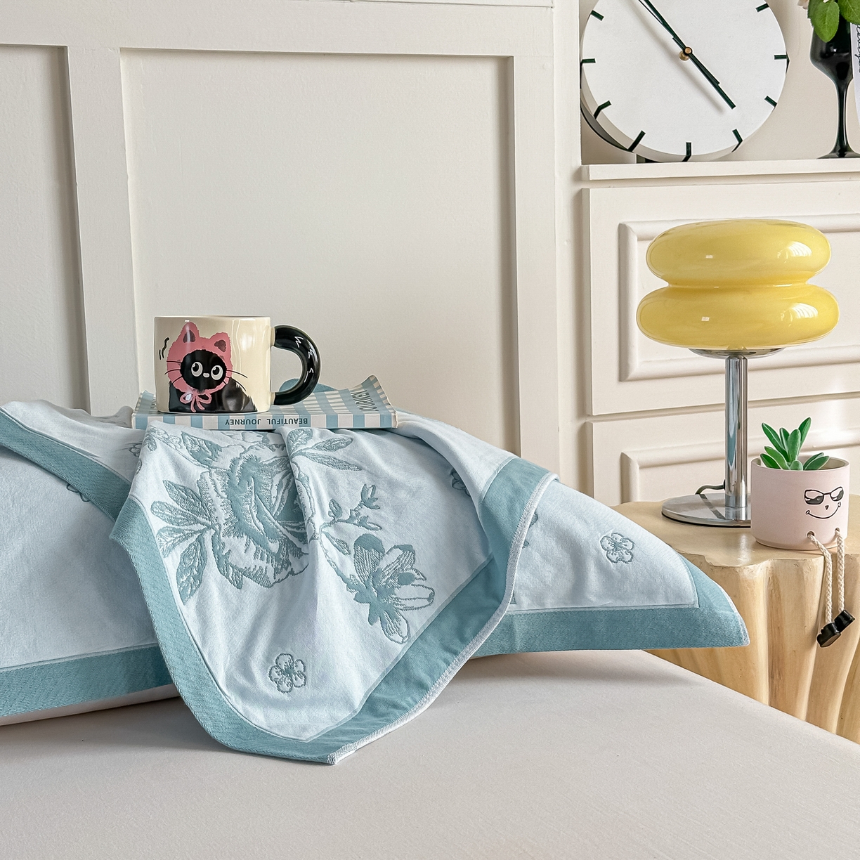 91家纺网 家纺一手货源 找家纺 沐瑟家纺 2025新款馨梦枕巾 线条花-湖蓝 52x75cm枕巾一对