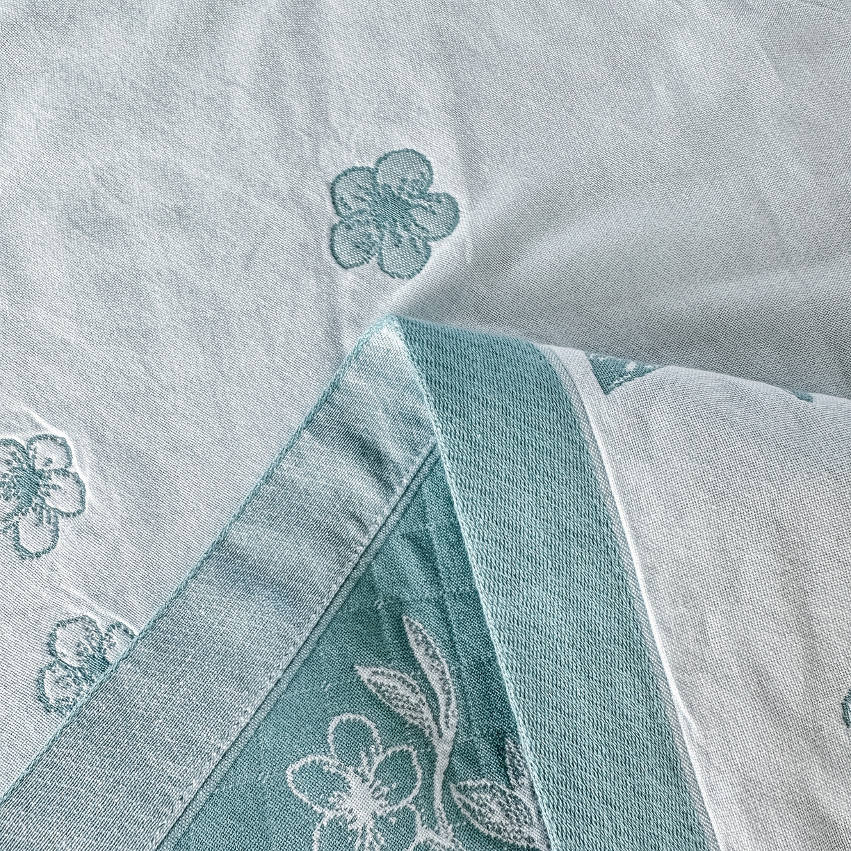 91家纺网 家纺一手货源 找家纺 沐瑟家纺 2025新款馨梦枕巾 线条花-湖蓝 52x75cm枕巾一对