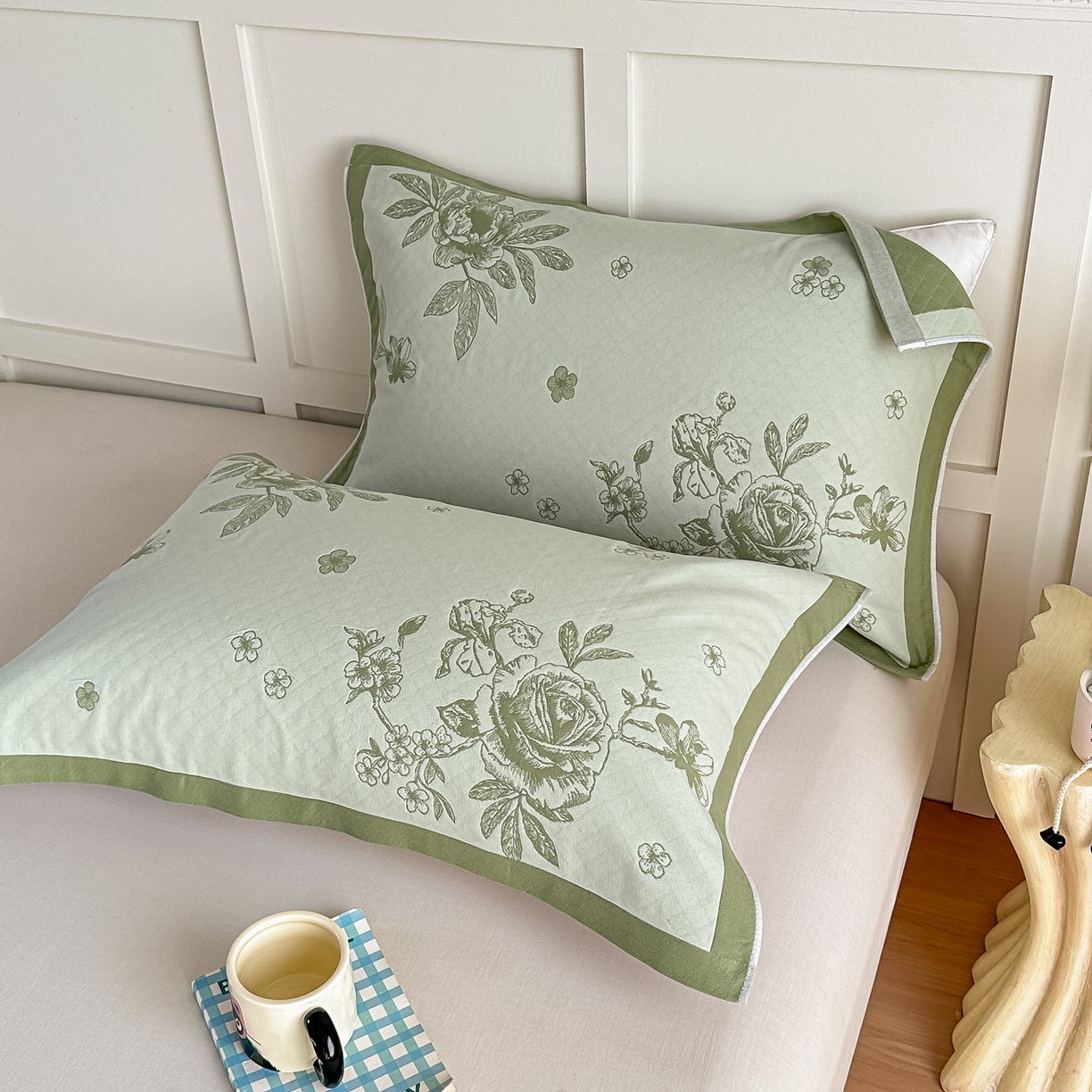 91家纺网 家纺一手货源 找家纺 沐瑟家纺 2025新款馨梦枕巾 线条花-绿 52x75cm枕巾一对