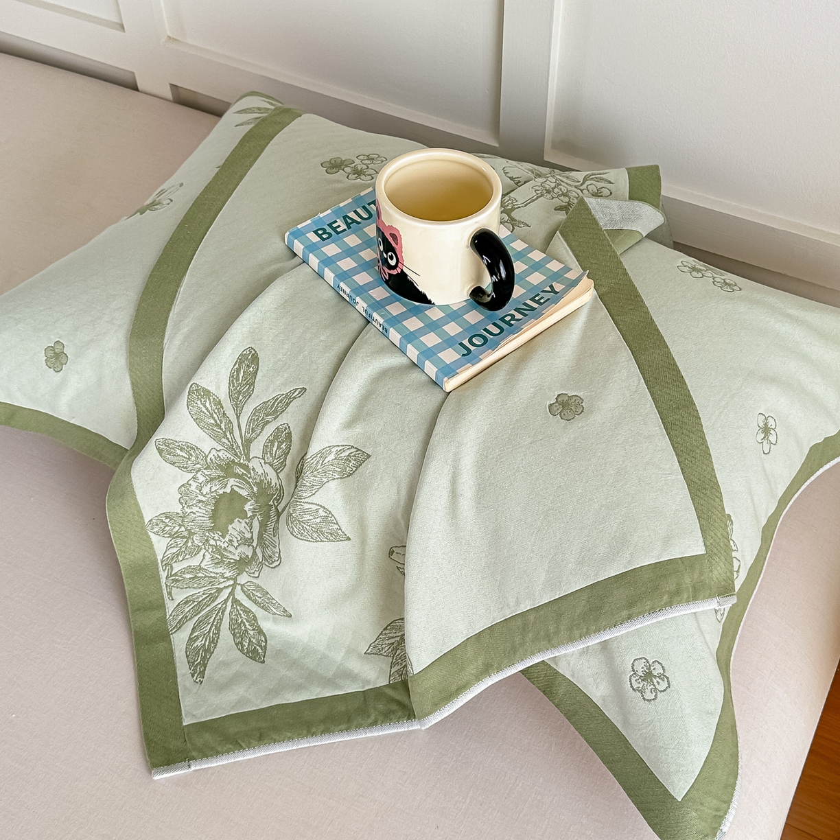 91家纺网 家纺一手货源 找家纺 沐瑟家纺 2025新款馨梦枕巾 线条花-绿 52x75cm枕巾一对