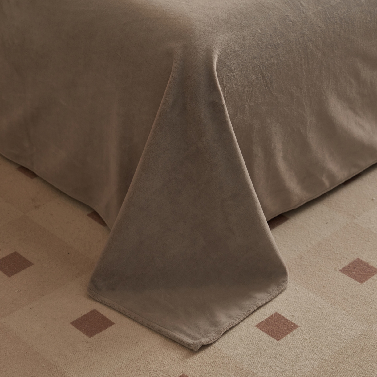 91家纺网 家纺一手货源 找家纺 早晨家纺 2025新款230g羊驼绒复古格牛奶绒四件套 威尔士亲格