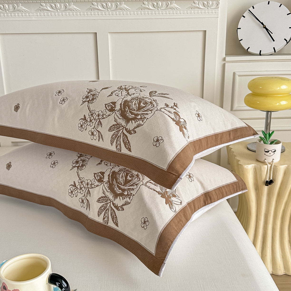 91家纺网 家纺一手货源 找家纺 沐瑟家纺 2025新款馨梦枕巾 线条花-棕 52x75cm枕巾一对