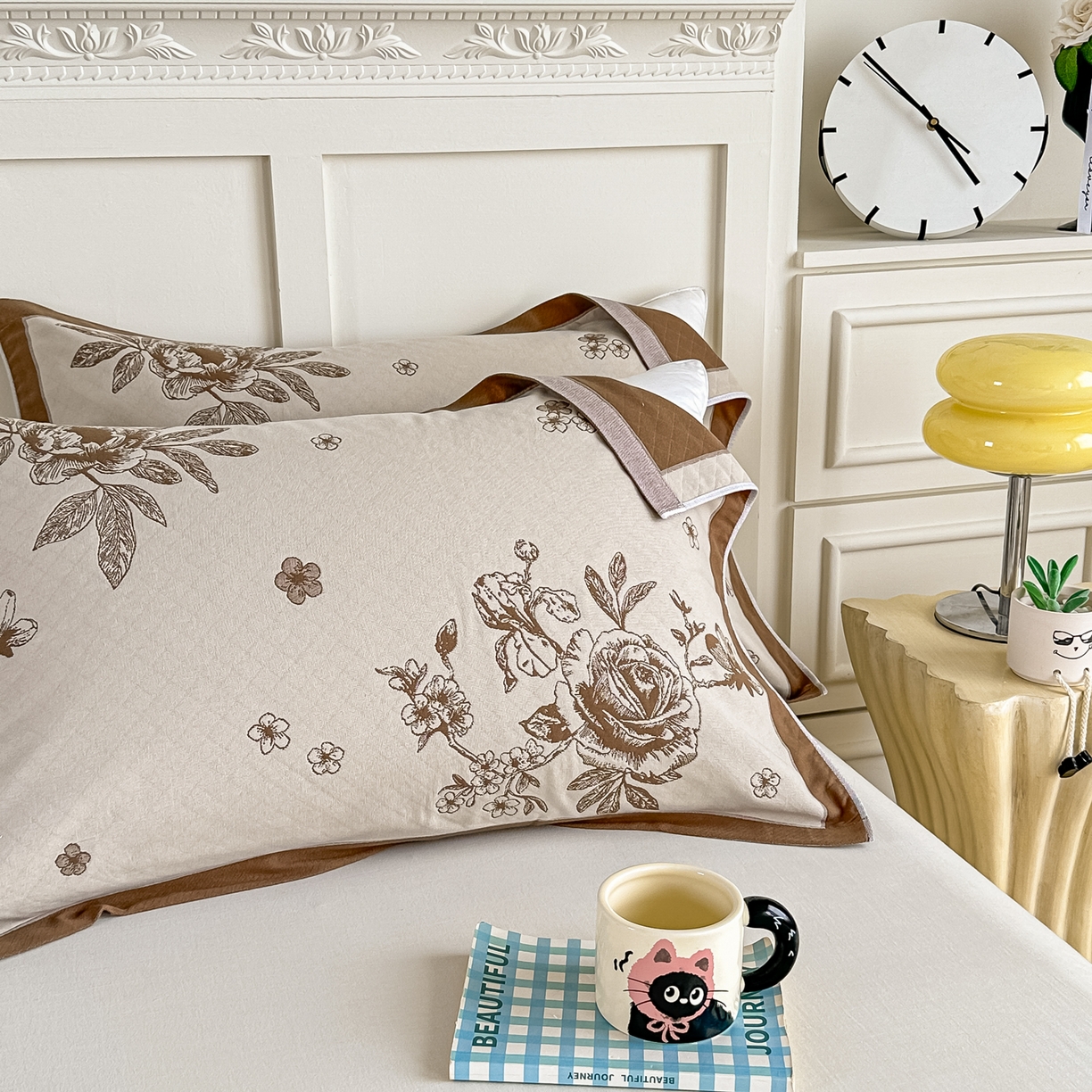 91家纺网 家纺一手货源 找家纺 沐瑟家纺 2025新款馨梦枕巾 线条花-棕 52x75cm枕巾一对