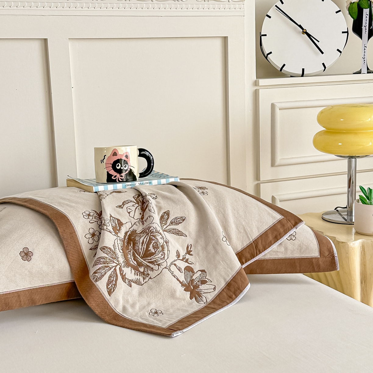 91家纺网 家纺一手货源 找家纺 沐瑟家纺 2025新款馨梦枕巾 线条花-棕 52x75cm枕巾一对