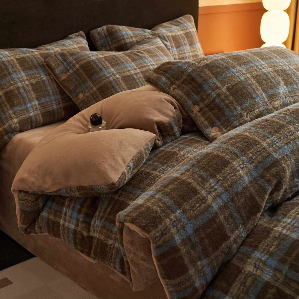 91家纺网 家纺一手货源 找家纺 早晨家纺 2025新款230g羊驼绒复古格牛奶绒四件套 维系咖格