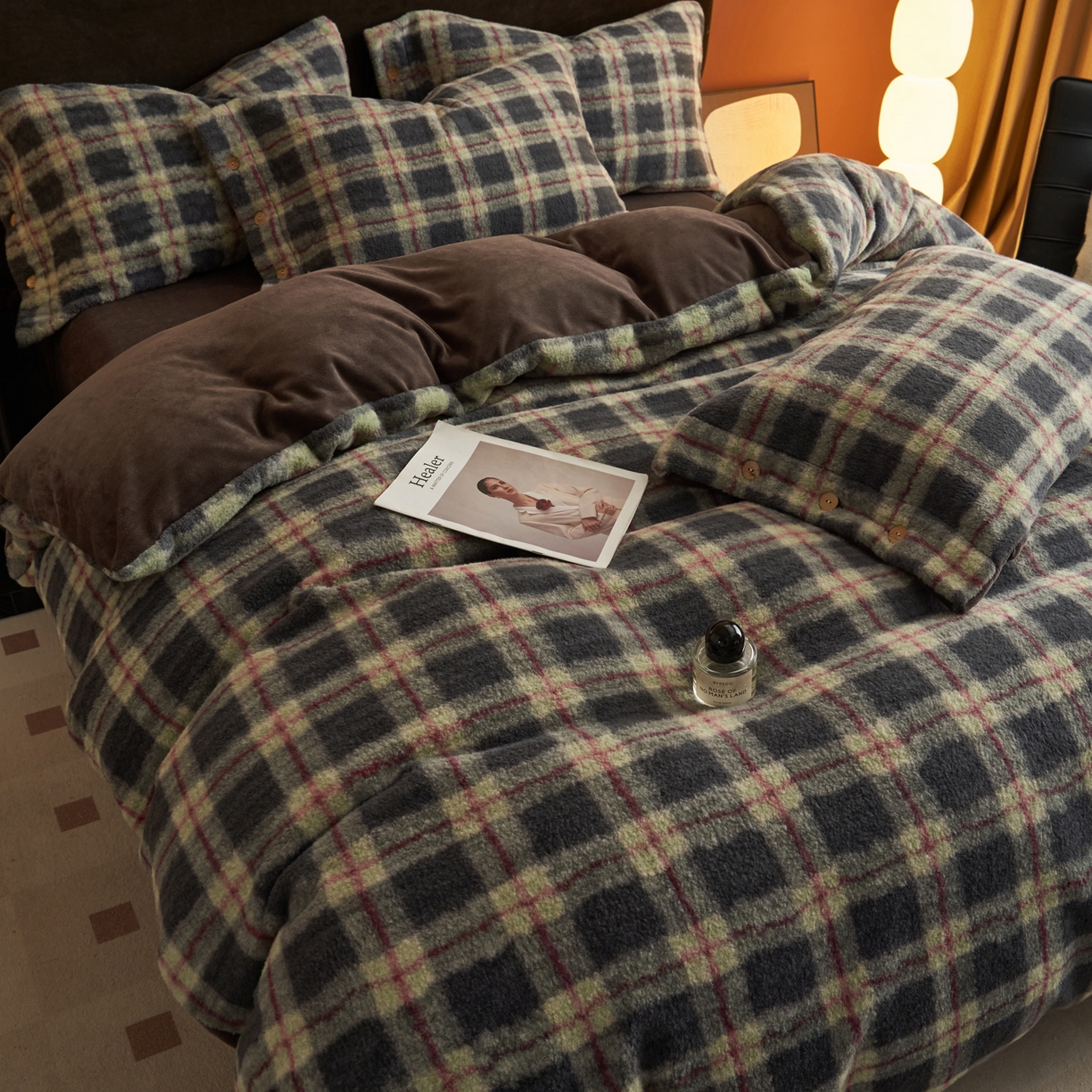 91家纺网 家纺一手货源 找家纺 早晨家纺 2025新款230g羊驼绒复古格牛奶绒四件套 雾里青格