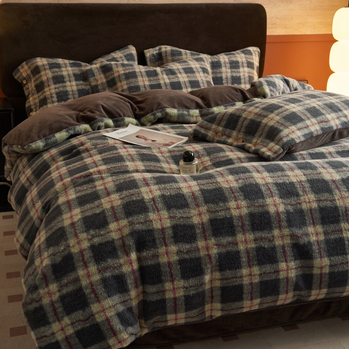 91家纺网 家纺一手货源 找家纺 早晨家纺 2025新款230g羊驼绒复古格牛奶绒四件套 雾里青格