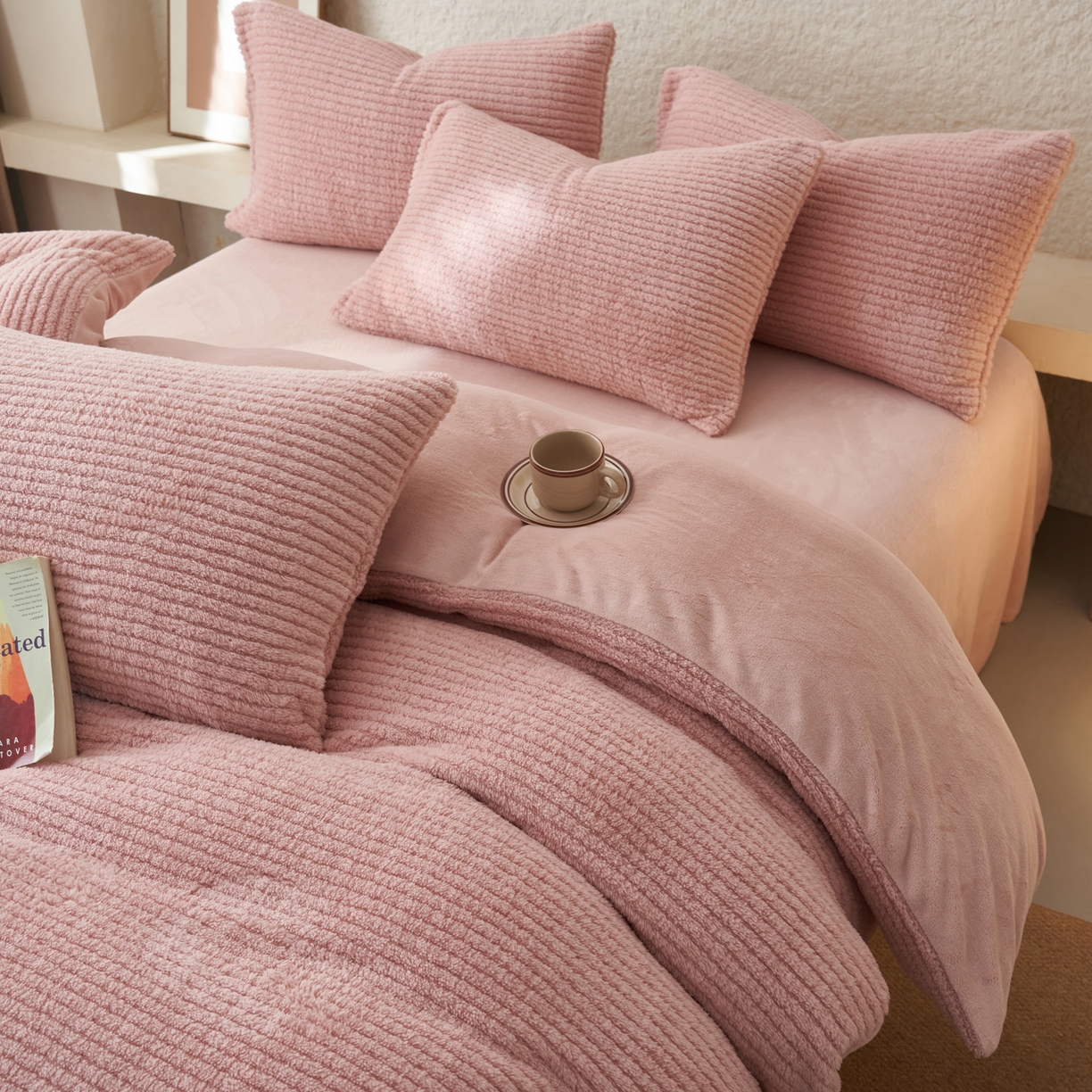 91家纺网 家纺一手货源 找家纺 早晨家纺 2025新款世纪款塔芙蓉牛奶绒四件套 世纪-条纹粉