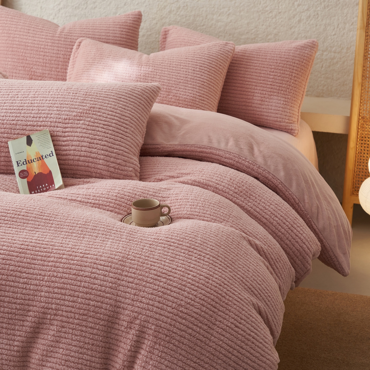 91家纺网 家纺一手货源 找家纺 早晨家纺 2025新款世纪款塔芙蓉牛奶绒四件套 世纪-条纹粉