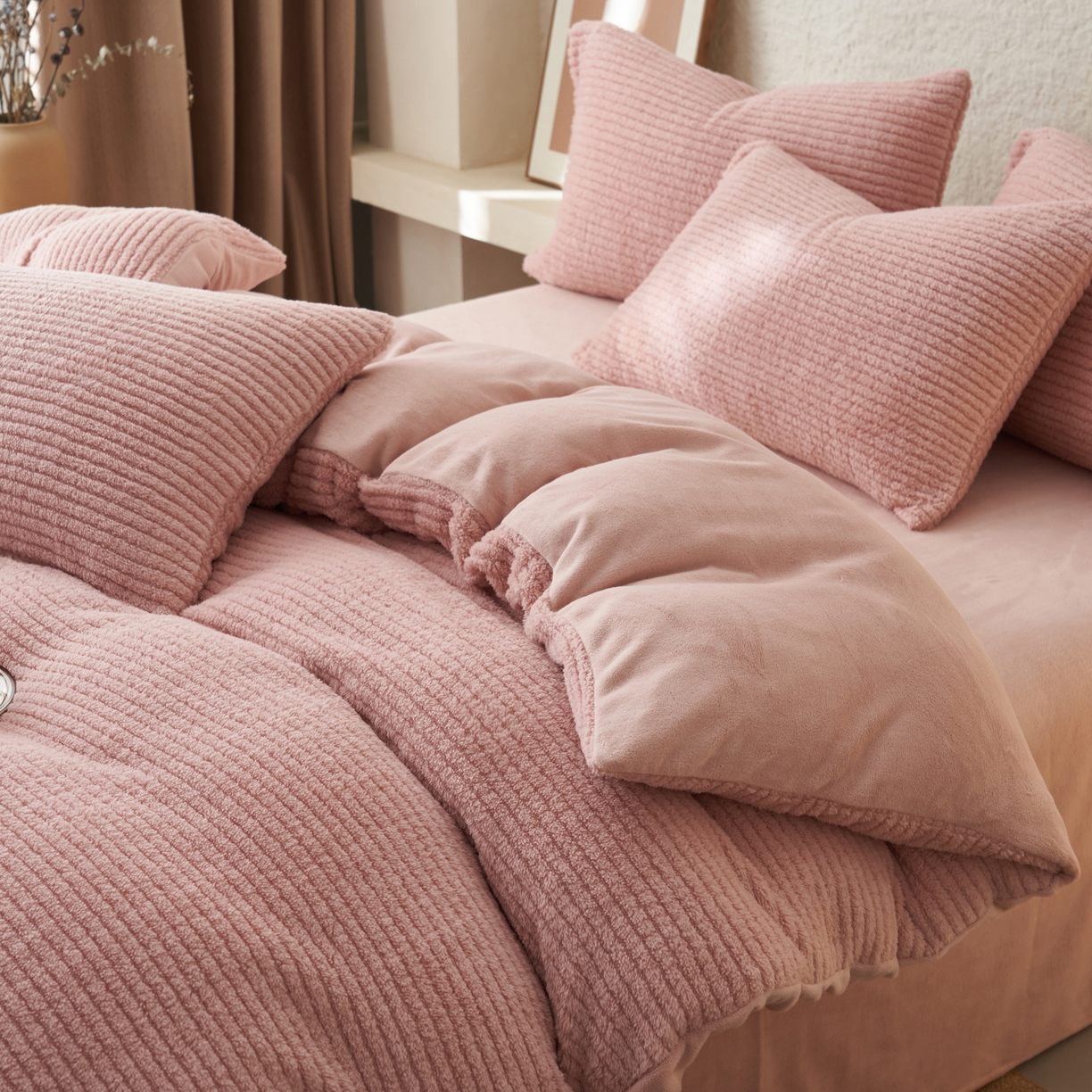 91家纺网 家纺一手货源 找家纺 早晨家纺 2025新款世纪款塔芙蓉牛奶绒四件套 世纪-条纹粉