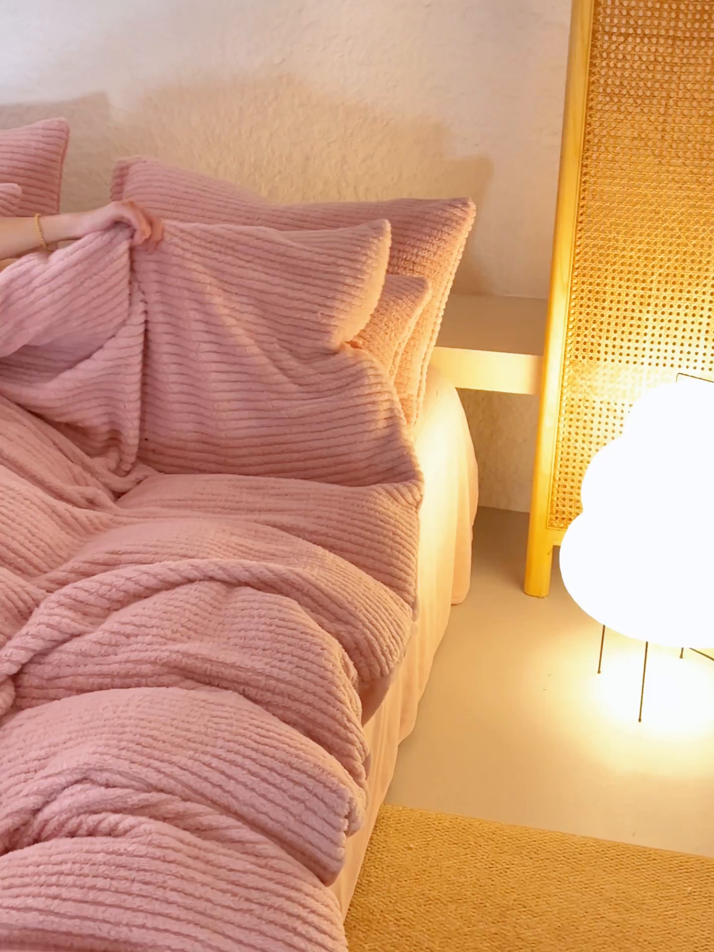 91家纺网 家纺一手货源 找家纺 早晨家纺 2025新款世纪款塔芙蓉牛奶绒四件套 世纪-条纹粉