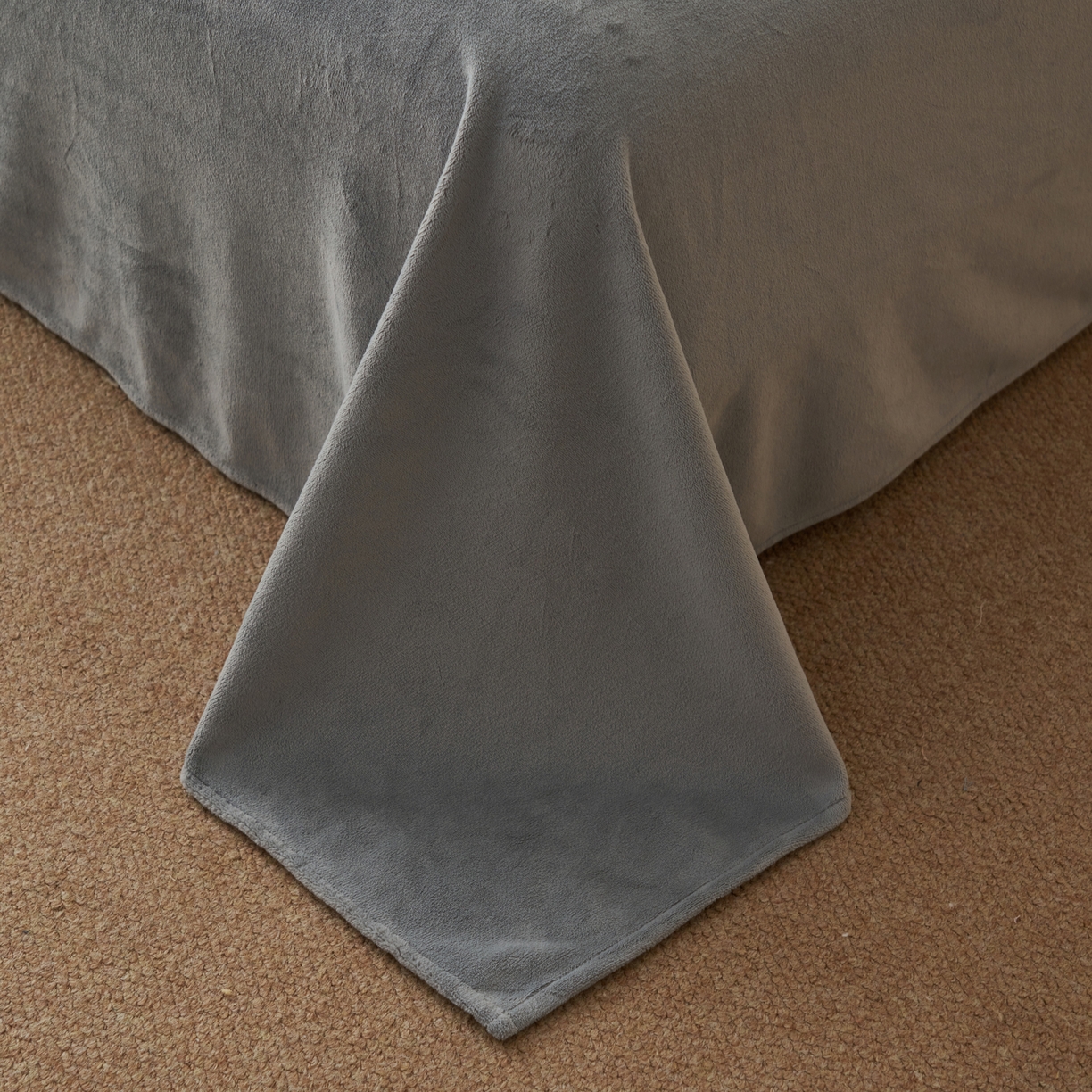 91家纺网 家纺一手货源 找家纺 早晨家纺 2025新款世纪款塔芙蓉牛奶绒四件套 世纪-条纹灰