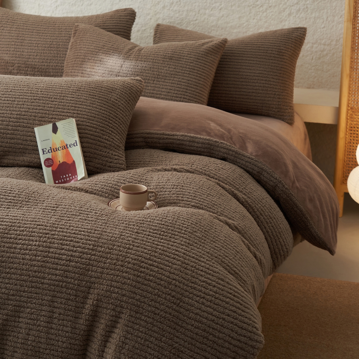 91家纺网 家纺一手货源 找家纺 早晨家纺 2025新款世纪款塔芙蓉牛奶绒四件套 世纪-条纹棕