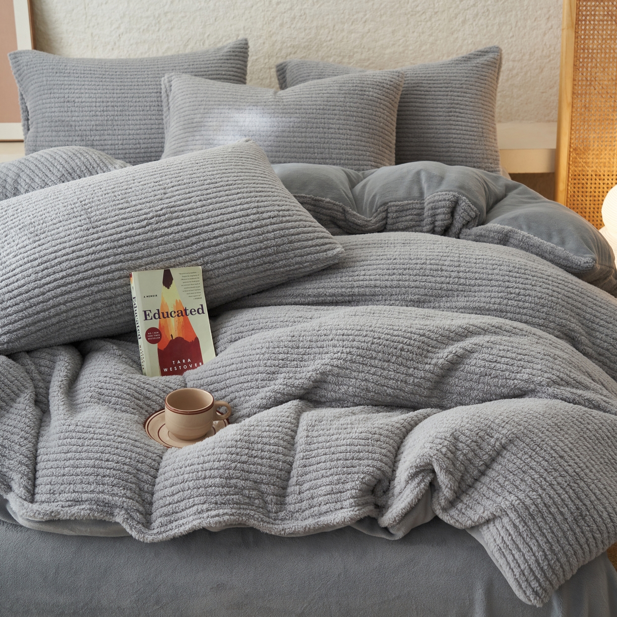 91家纺网 家纺一手货源 找家纺 早晨家纺 2025新款世纪款塔芙蓉牛奶绒四件套 世纪-条纹灰