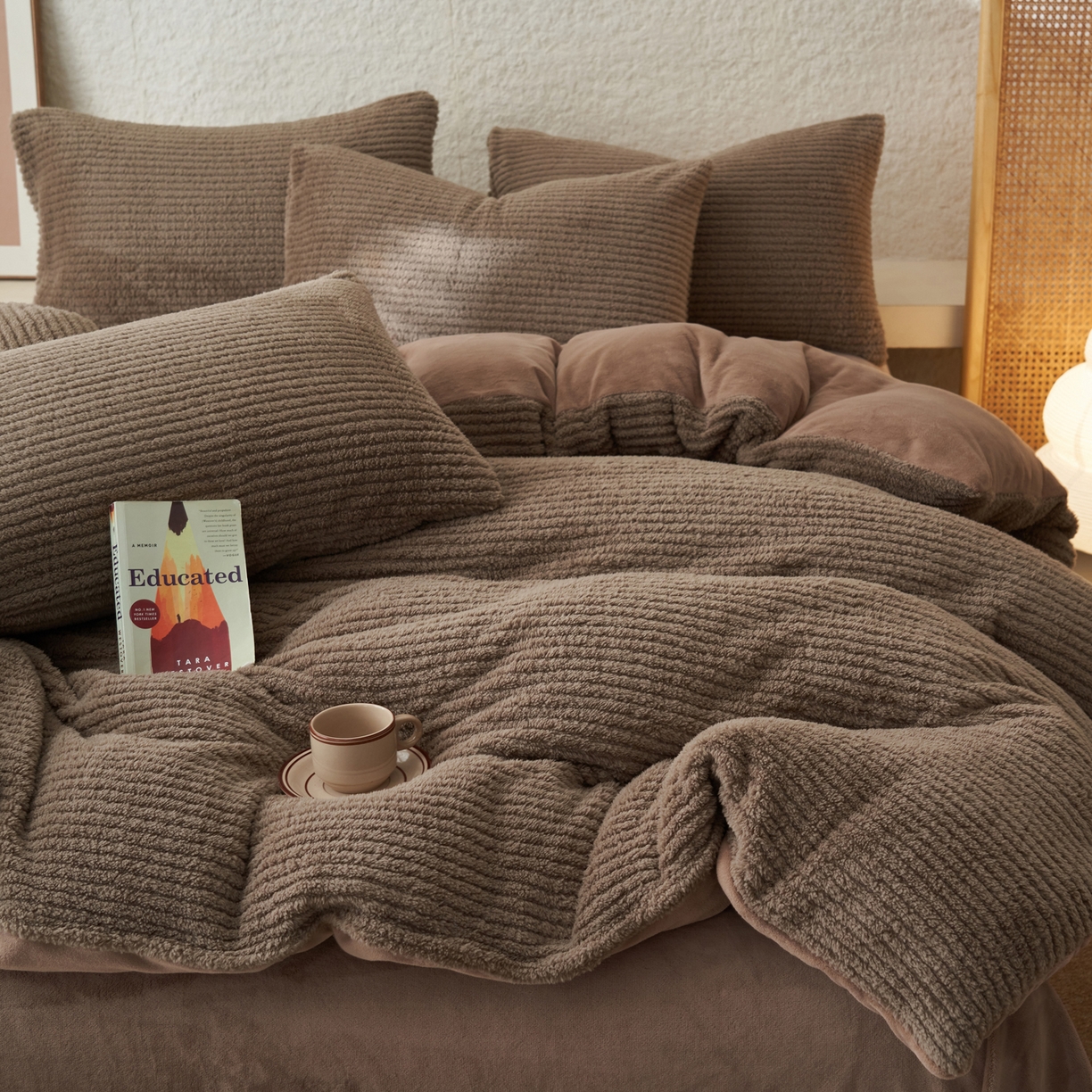 91家纺网 家纺一手货源 找家纺 早晨家纺 2025新款世纪款塔芙蓉牛奶绒四件套 世纪-条纹棕