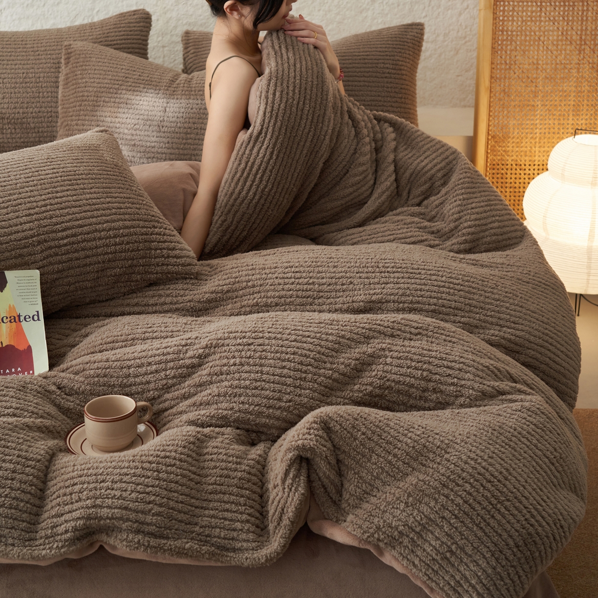 91家纺网 家纺一手货源 找家纺 早晨家纺 2025新款世纪款塔芙蓉牛奶绒四件套 世纪-条纹棕