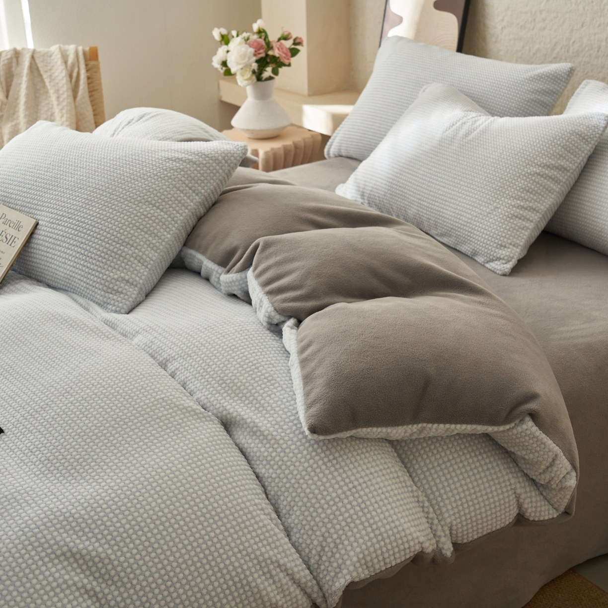 91家纺网 家纺一手货源 找家纺 早晨家纺 2025新款深蓝款阳离子提花牛奶绒四件套 深蓝-蓝