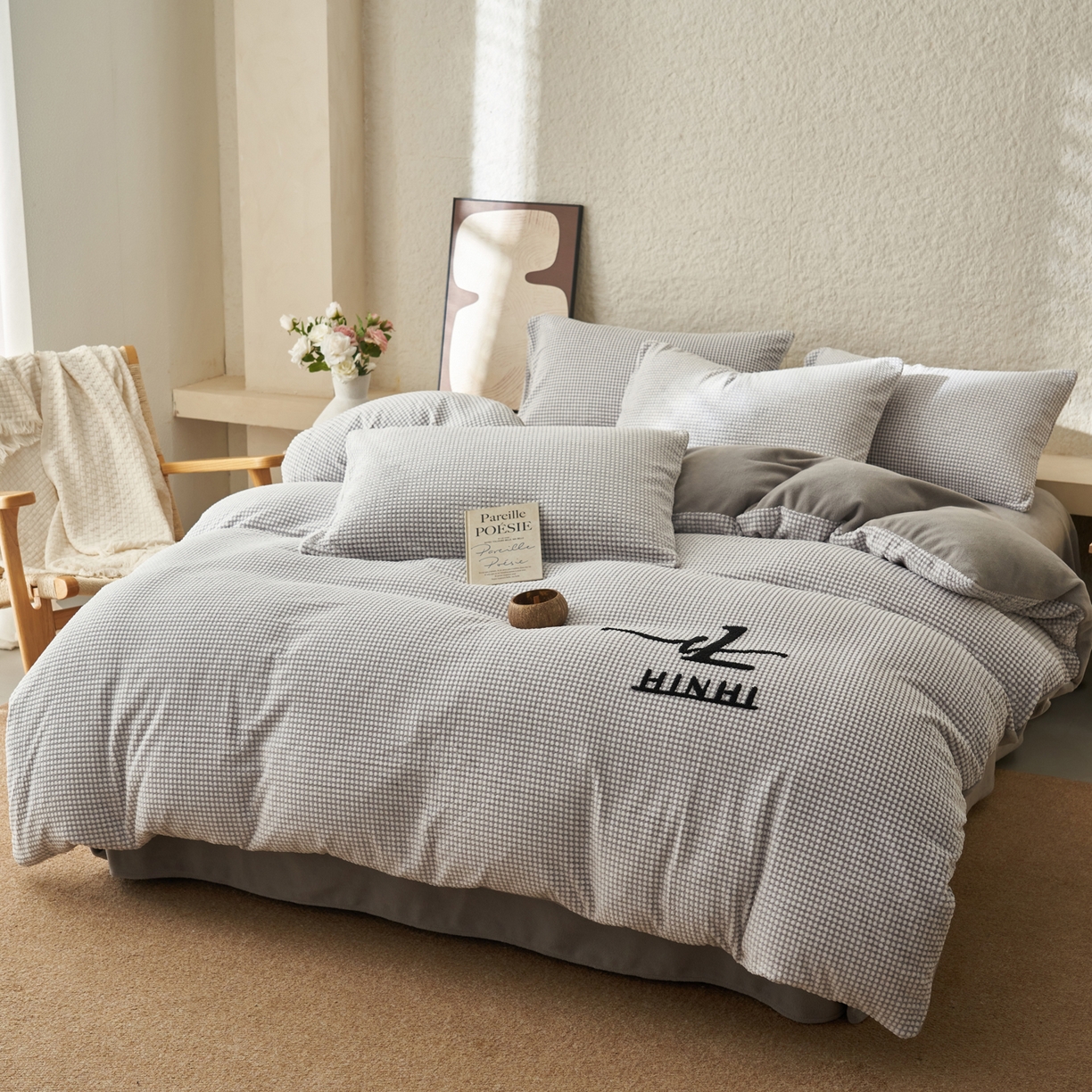 91家纺网 家纺一手货源 找家纺 早晨家纺 2025新款深蓝款阳离子提花牛奶绒四件套 深蓝-灰