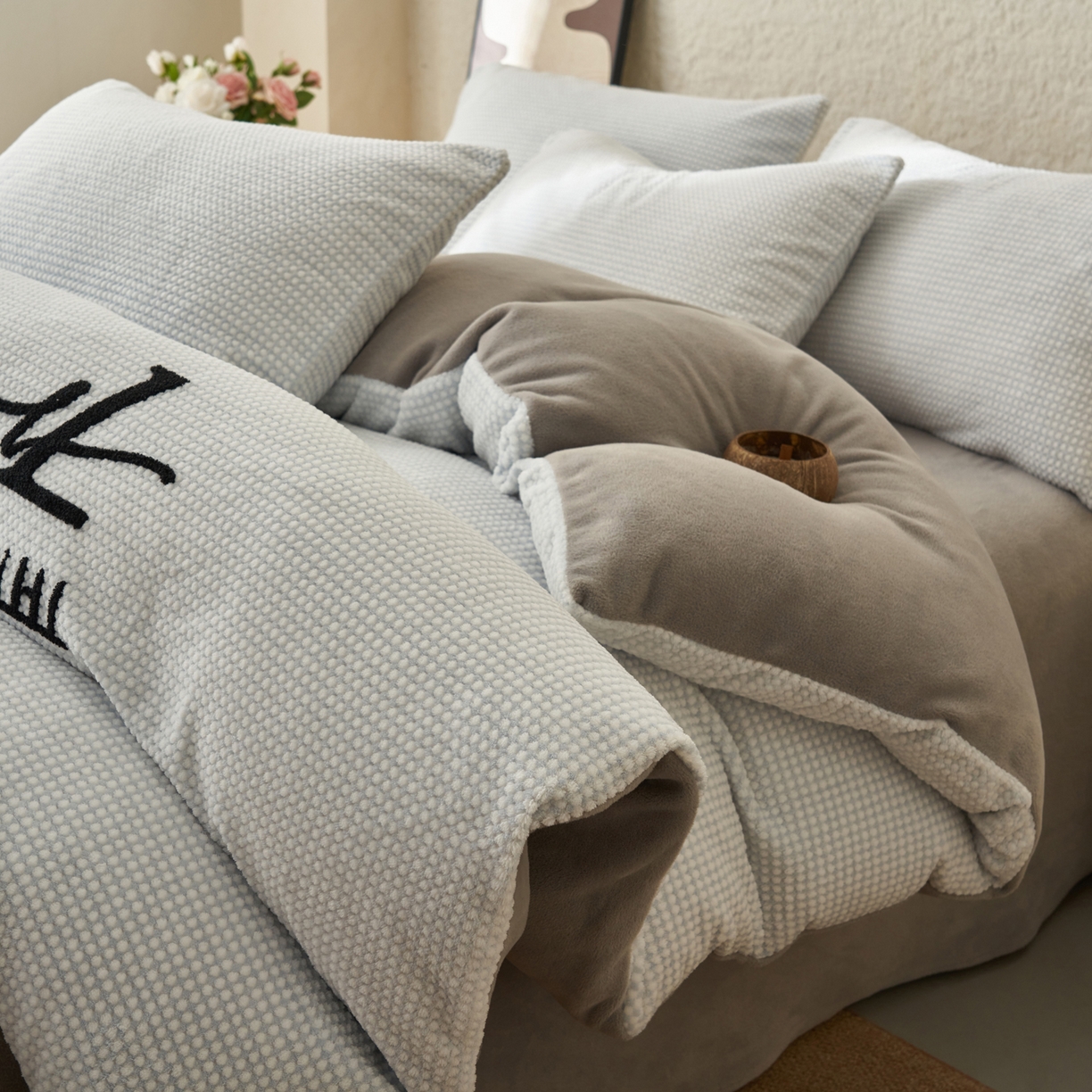 早晨家纺 2025新款深蓝款阳离子提花牛奶绒四件套 深蓝-蓝