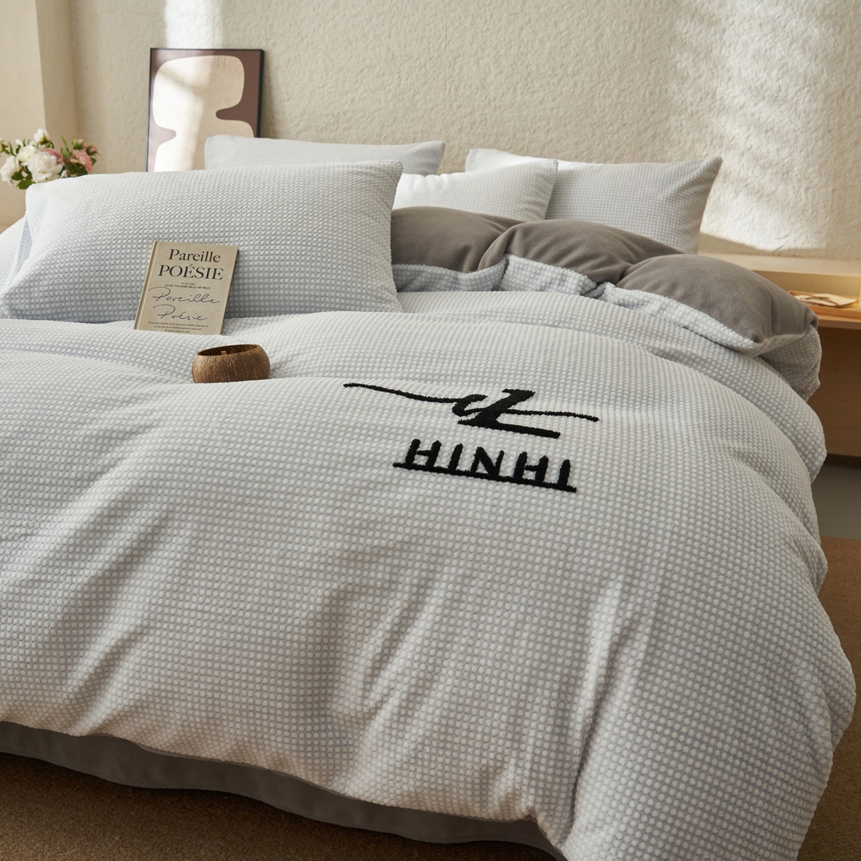 91家纺网 家纺一手货源 找家纺 早晨家纺 2025新款深蓝款阳离子提花牛奶绒四件套 深蓝-蓝