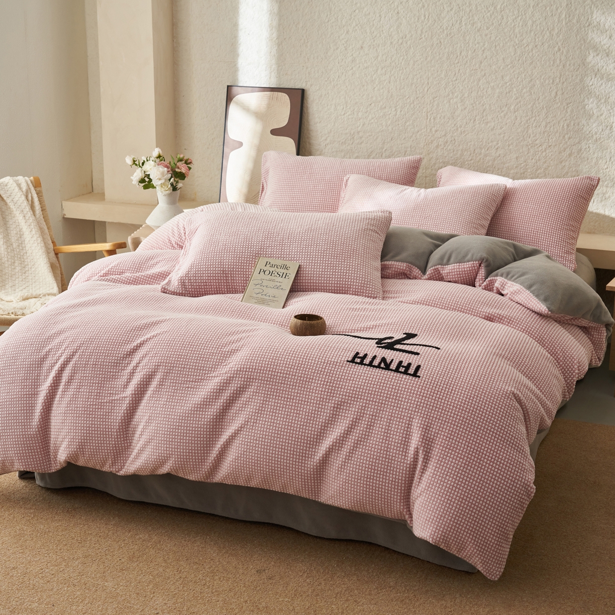 91家纺网 家纺一手货源 找家纺 早晨家纺 2025新款深蓝款阳离子提花牛奶绒四件套 深蓝-豆沙