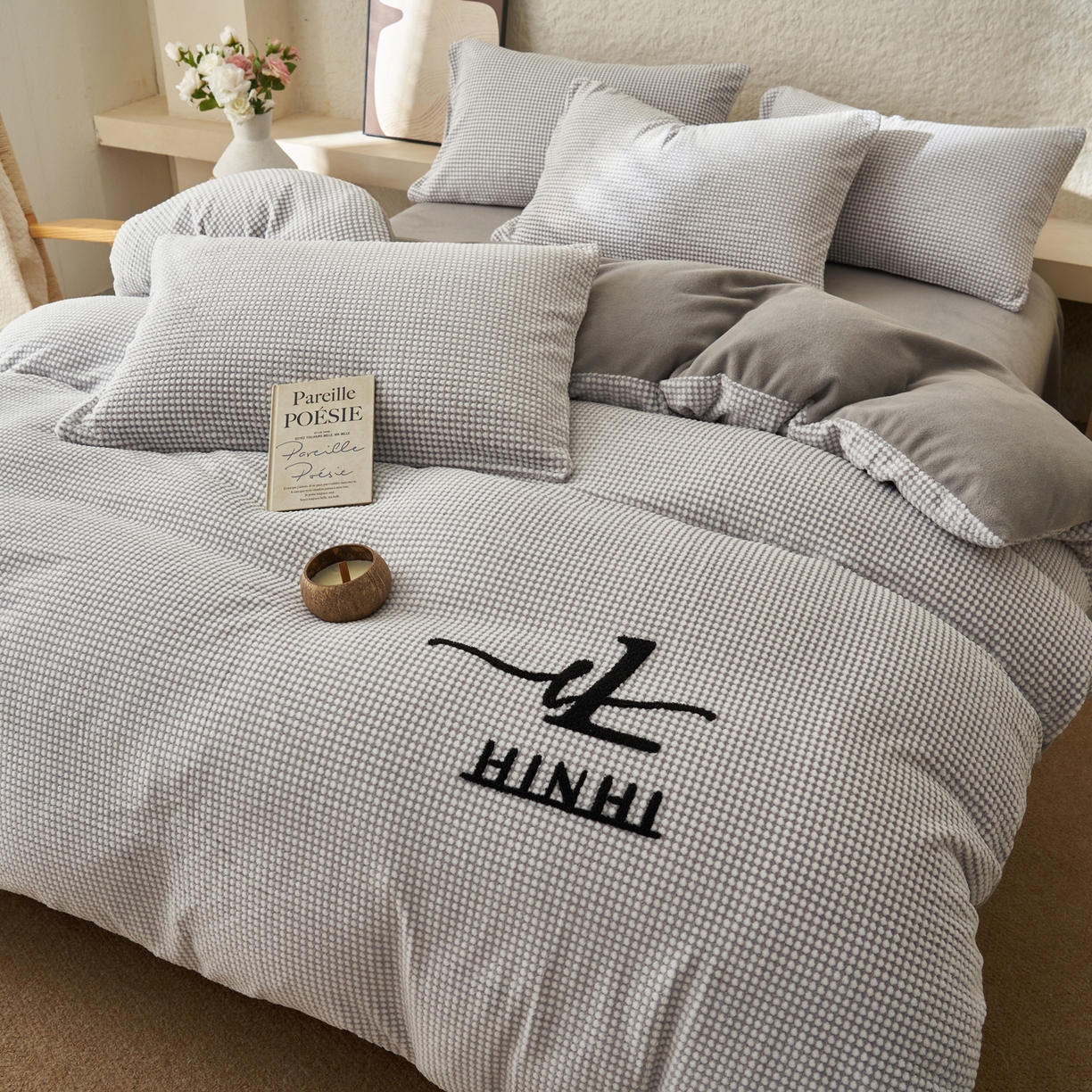 91家纺网 家纺一手货源 找家纺 （总）早晨家纺 2025新款深蓝款阳离子提花牛奶绒四件套