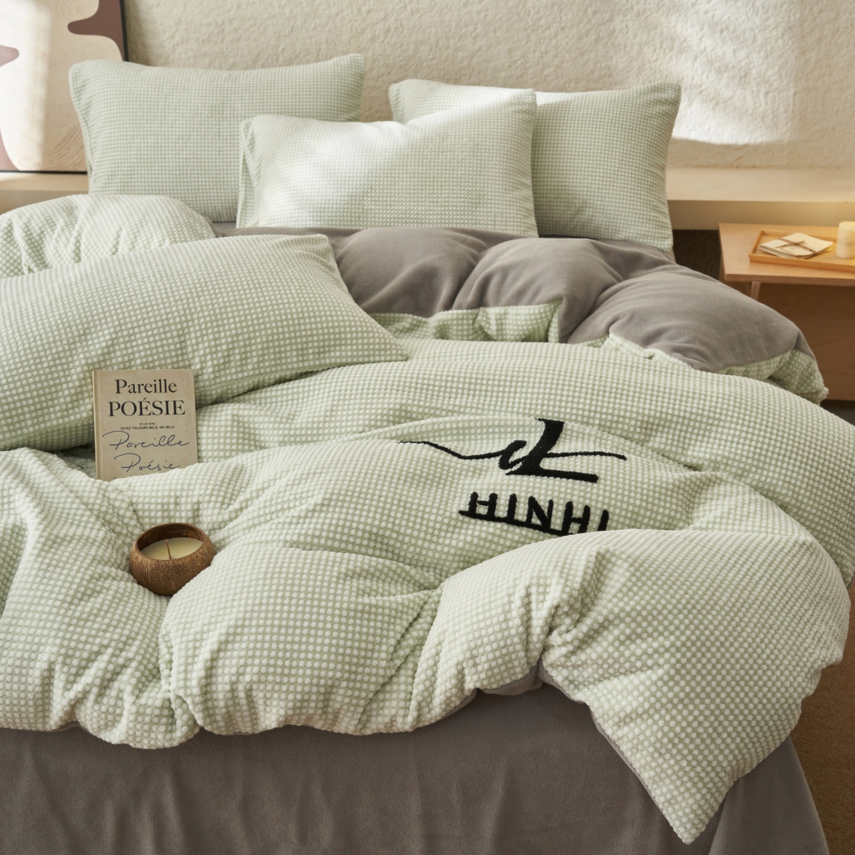 91家纺网 家纺一手货源 找家纺 早晨家纺 2025新款深蓝款阳离子提花牛奶绒四件套 深蓝-绿