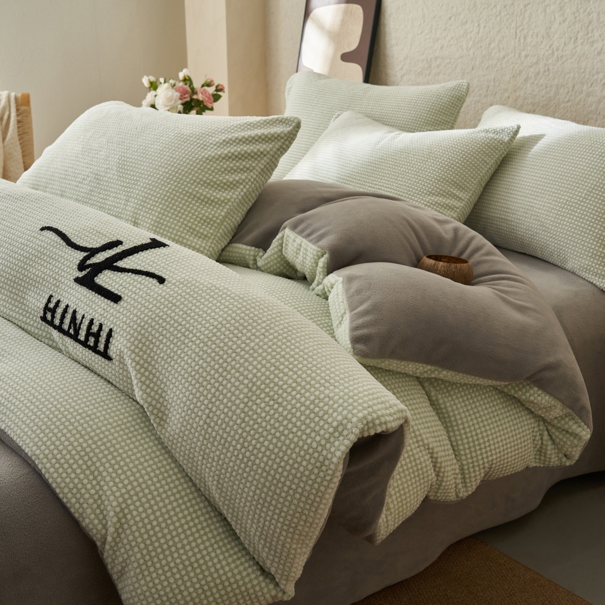 91家纺网 家纺一手货源 找家纺 （总）早晨家纺 2025新款深蓝款阳离子提花牛奶绒四件套