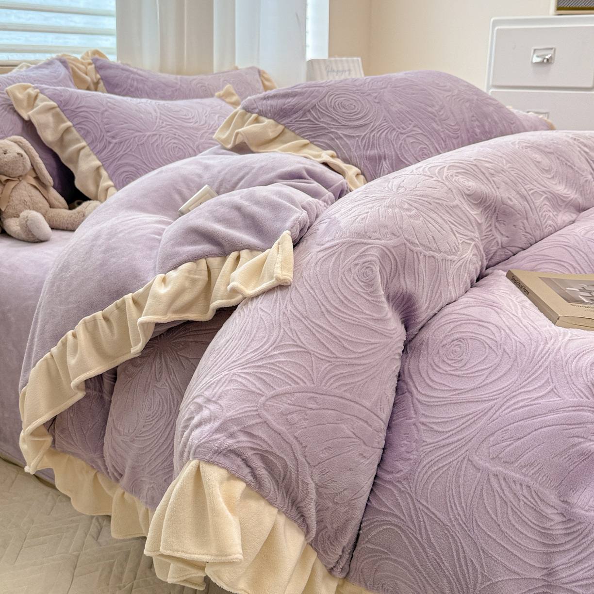 91家纺网 家纺一手货源 找家纺 懒猫家纺 2025新款亲肤舒适牛奶绒四件套-千寻花语系列 千寻花语-玫紫