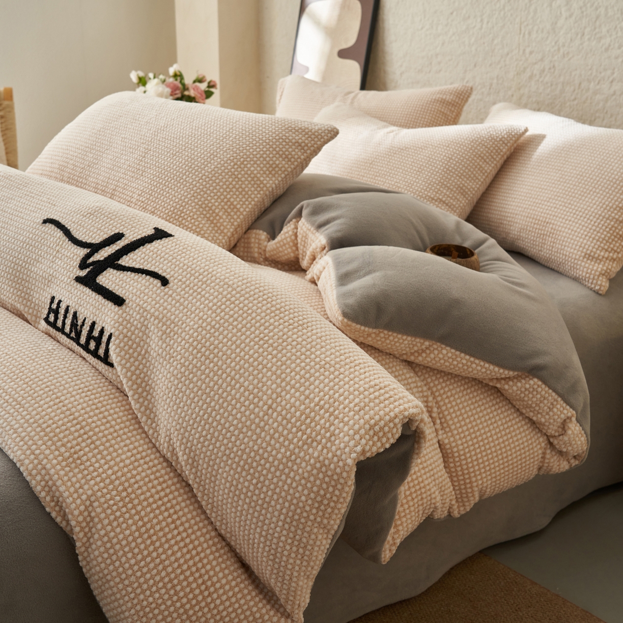 91家纺网 家纺一手货源 找家纺 （总）早晨家纺 2025新款深蓝款阳离子提花牛奶绒四件套